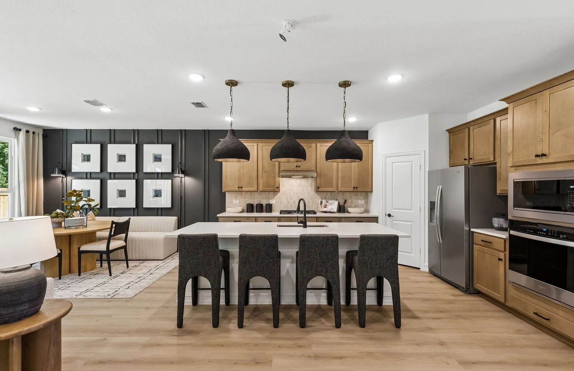 *Model Representation - Spacious kitchen with eat-in bartop island