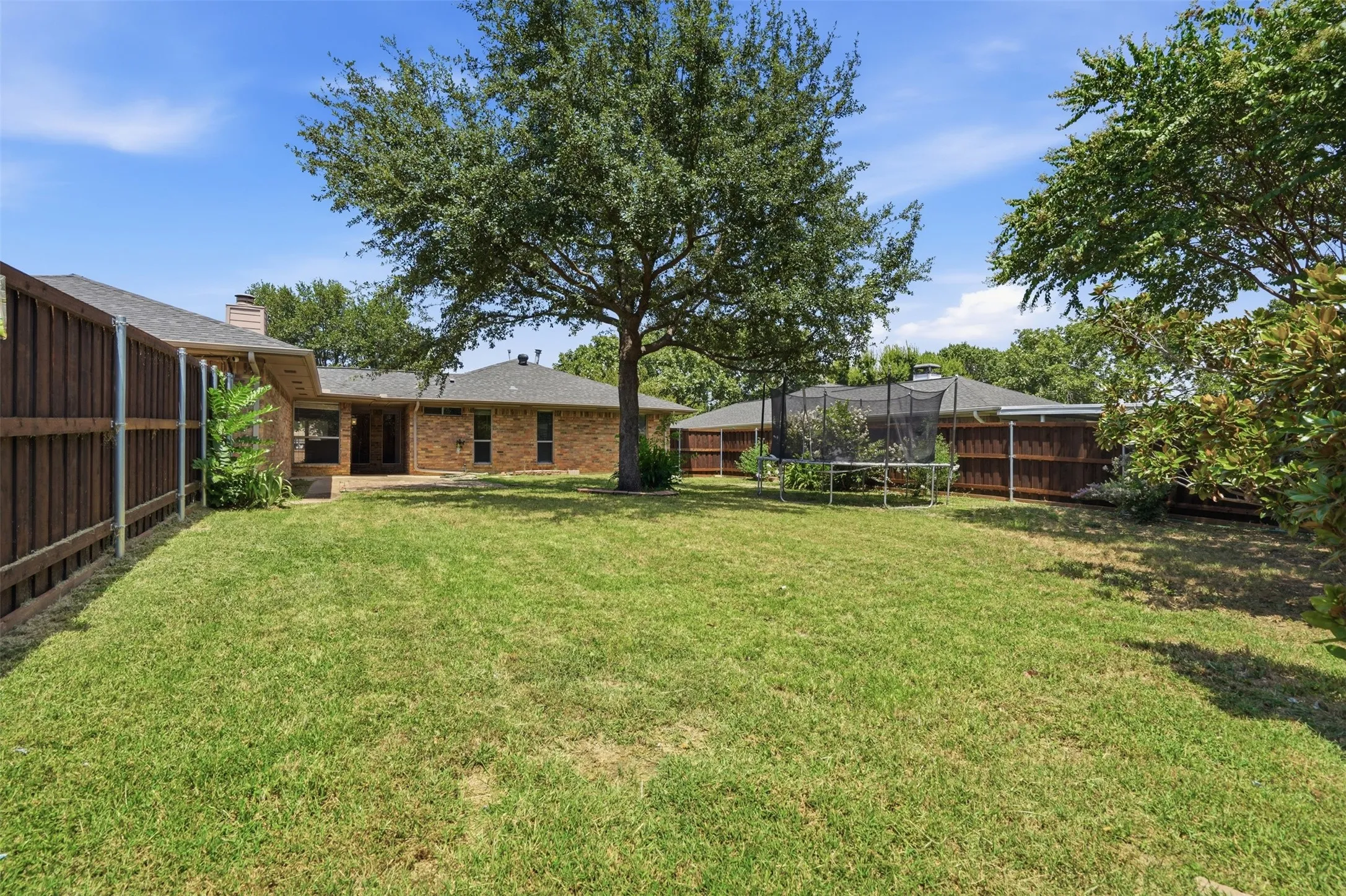 Single Family Residence For Sale in Collin County , 1000 Lexington Drive, Plano, Texas 75075, 3 Bedroom, 3 Bathroom, 2 Garage spaces, 1,952 Sqft, built in 1978, mls#21334180, Real Estate Agent in Plano, Homes For Sale in Collin county, Homes For Sale in Plano, Realtor in Plano Texas, Real Estate Brokerage Independent Realty Texas, Luminita Cordes Realtor