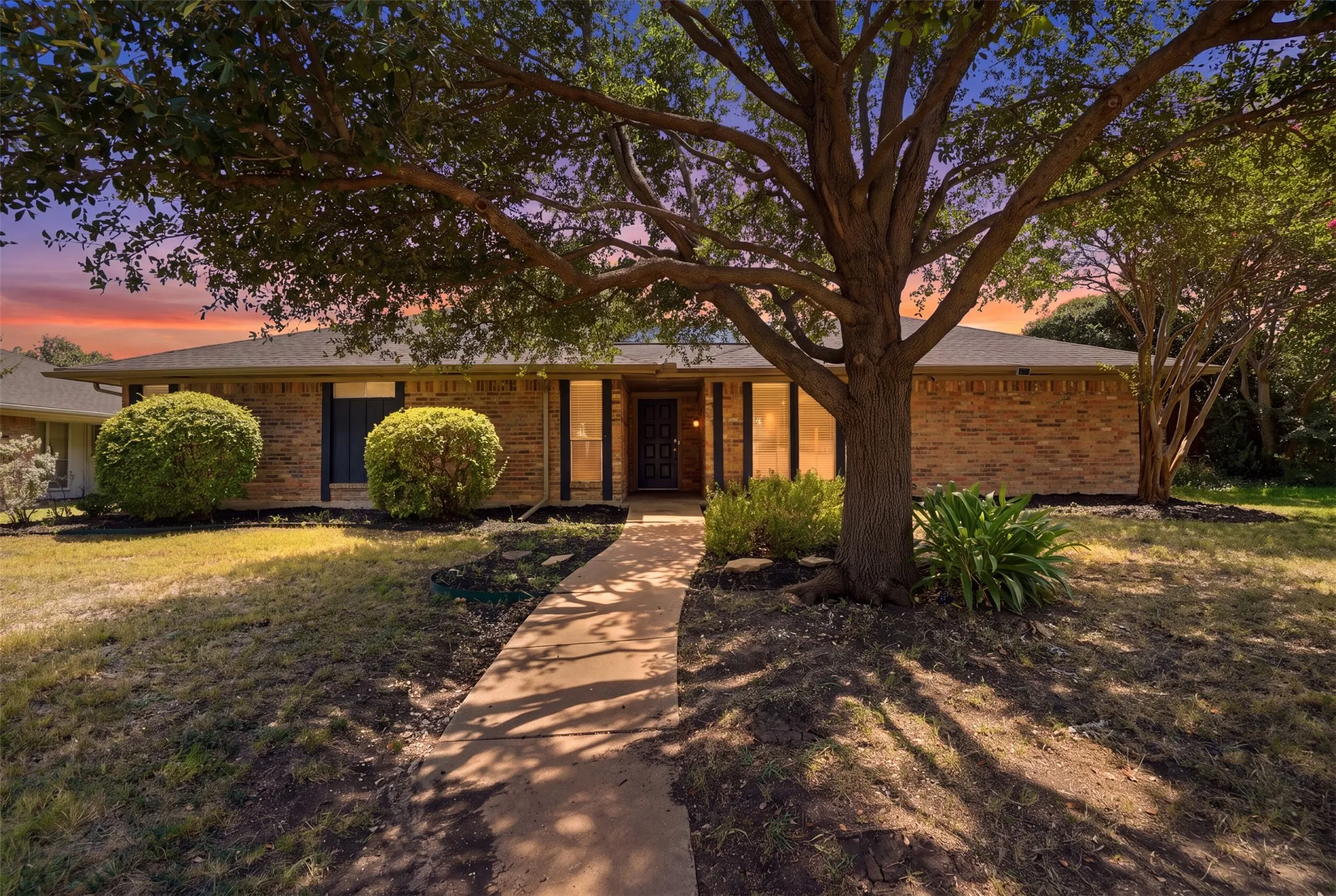 Single Family Residence For Sale in Collin County , 1000 Lexington Drive, Plano, Texas 75075, 3 Bedroom, 3 Bathroom, 2 Garage spaces, 1,952 Sqft, built in 1978, mls#21334180, Real Estate Agent in Plano, Homes For Sale in Collin county, Homes For Sale in Plano, Realtor in Plano Texas, Real Estate Brokerage Independent Realty Texas, Luminita Cordes Realtor