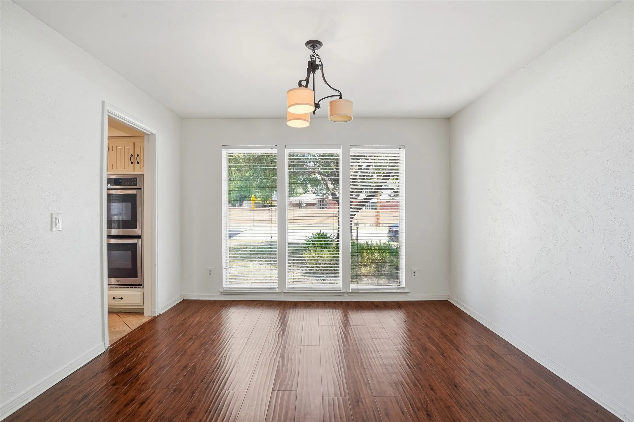 Single Family Residence For Sale in Collin County , 1000 Lexington Drive, Plano, Texas 75075, 3 Bedroom, 3 Bathroom, 2 Garage spaces, 1,952 Sqft, built in 1978, mls#21334180, Real Estate Agent in Plano, Homes For Sale in Collin county, Homes For Sale in Plano, Realtor in Plano Texas, Real Estate Brokerage Independent Realty Texas, Luminita Cordes Realtor