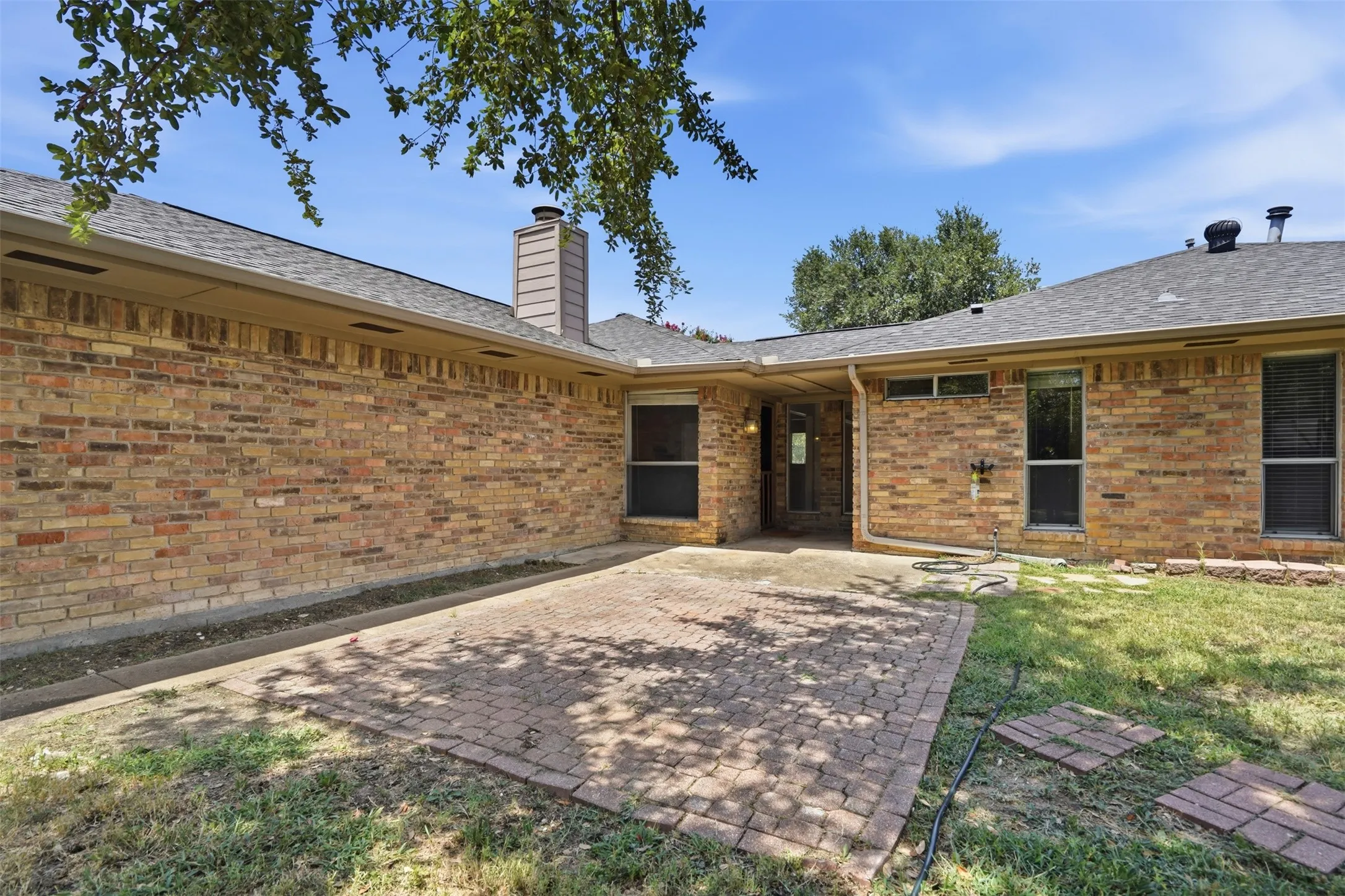 Single Family Residence For Sale in Collin County , 1000 Lexington Drive, Plano, Texas 75075, 3 Bedroom, 3 Bathroom, 2 Garage spaces, 1,952 Sqft, built in 1978, mls#21334180, Real Estate Agent in Plano, Homes For Sale in Collin county, Homes For Sale in Plano, Realtor in Plano Texas, Real Estate Brokerage Independent Realty Texas, Luminita Cordes Realtor
