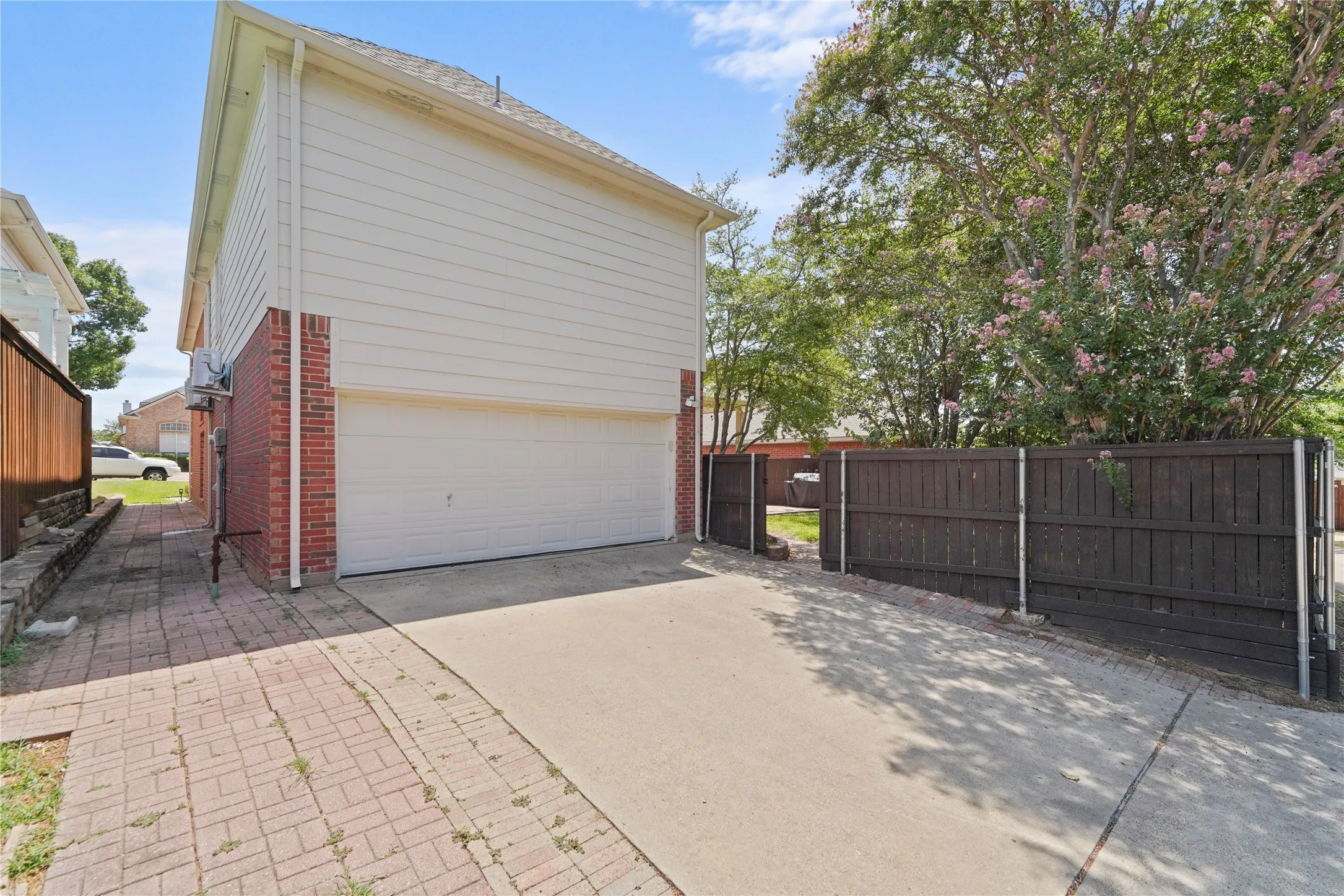 Single Family Residence For Sale in Denton County , 3533 Lark Meadow Way, Dallas, Texas 75287, 4 Bedroom, 3 Bathroom, 2 Garage spaces, 3,200 Sqft, built in 1994, mls#21345909, Real Estate Agent in Dallas, Homes For Sale in Denton county, Homes For Sale in Dallas, Realtor in Dallas Texas, Real Estate Brokerage Independent Realty Texas, Luminita Cordes Realtor
