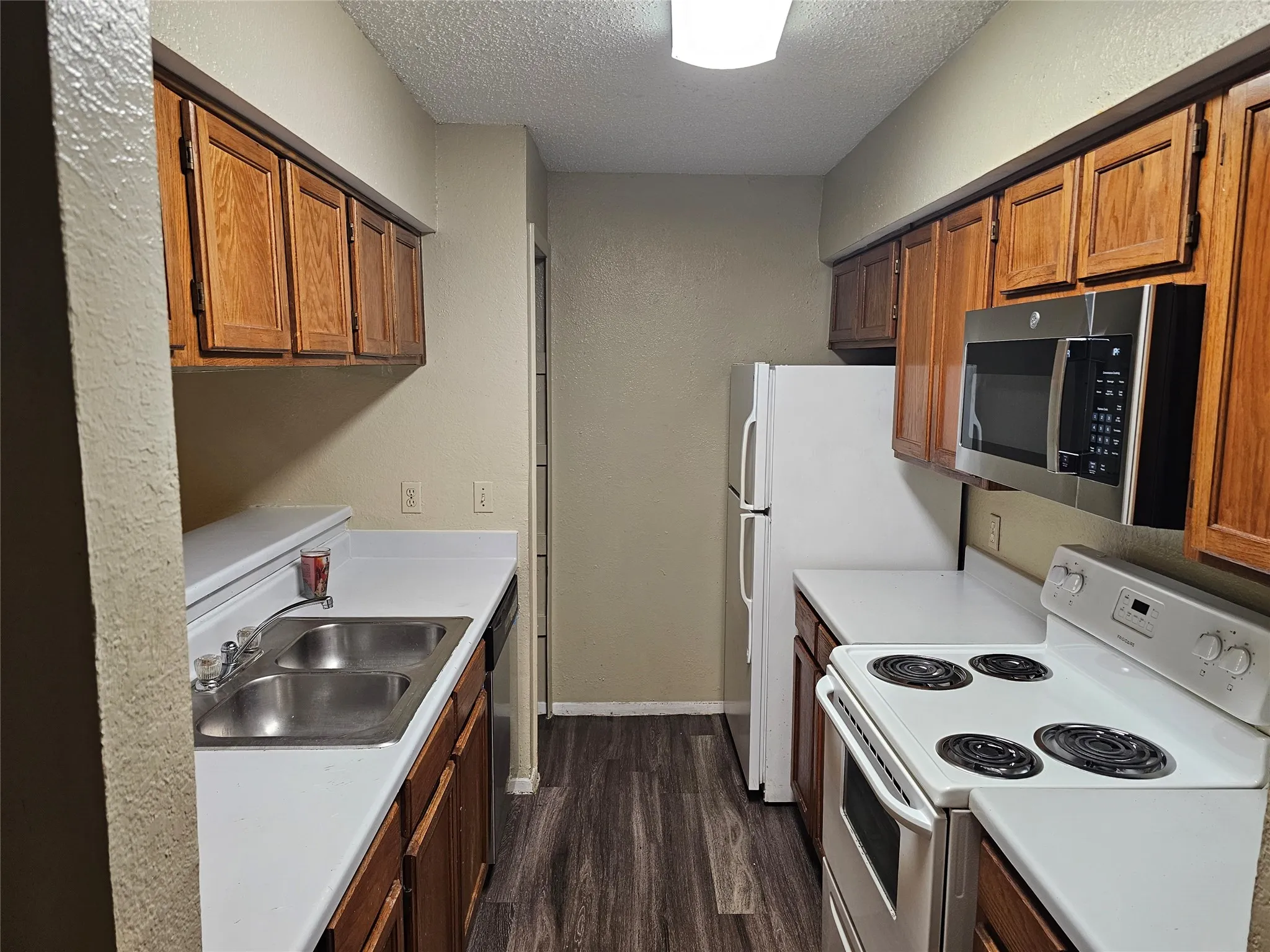 Condominium For Sale in Dallas County , 9605 Walnut Street 12105, Dallas, Texas 75243, 1 Bedroom, 1 Bathroom, Garage spaces, 876 Sqft, built in 1983, Price $90,000, mls#21345932, Real Estate Agent in Dallas, Homes For Sale in Dallas county, Homes For Sale in Dallas, Realtor in Dallas Texas, Real Estate Brokerage Independent Realty Texas, Luminita Cordes Realtor