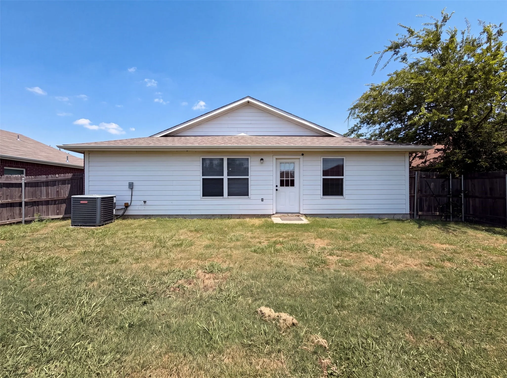 Single Family Residence For Sale in Tarrant County , 3132 Evangeline Road, Fort Worth, Texas 76140, 3 Bedroom, 2 Bathroom, 2 Garage spaces, 1,192 Sqft, built in 2010, mls#21345930, Real Estate Agent in Fort Worth, Homes For Sale in Tarrant county, Homes For Sale in Fort Worth, Realtor in Fort Worth Texas, Real Estate Brokerage Independent Realty Texas, Luminita Cordes Realtor
