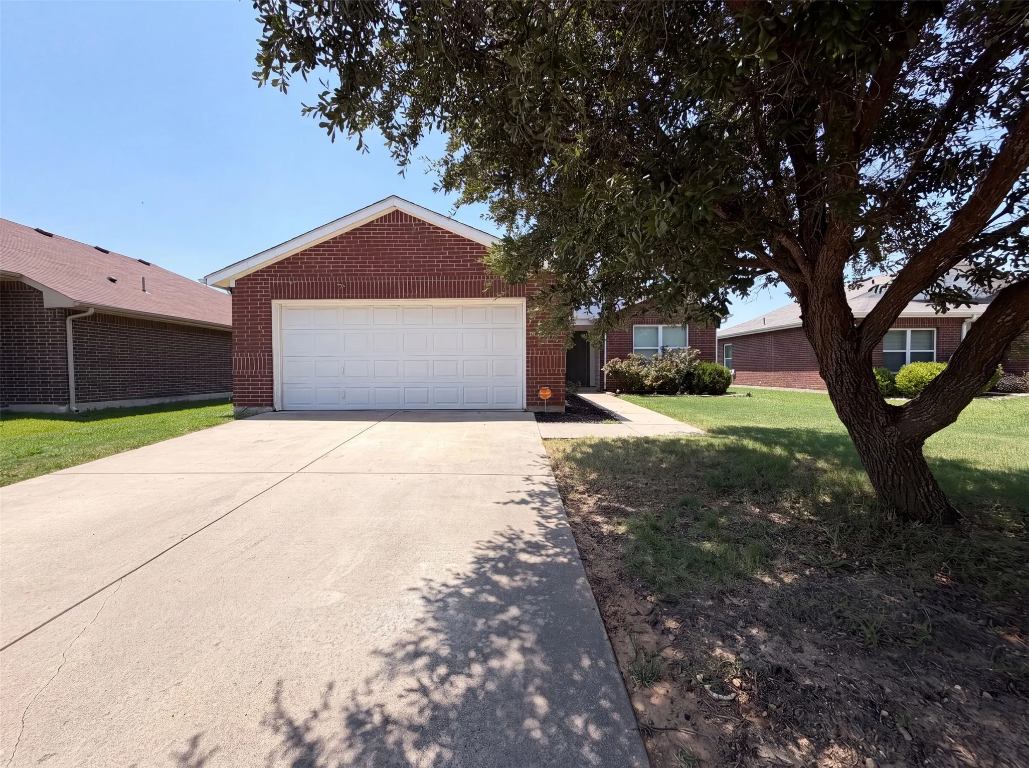Single Family Residence For Sale in Tarrant County , 3132 Evangeline Road, Fort Worth, Texas 76140, 3 Bedroom, 2 Bathroom, 2 Garage spaces, 1,192 Sqft, built in 2010, mls#21345930, Real Estate Agent in Fort Worth, Homes For Sale in Tarrant county, Homes For Sale in Fort Worth, Realtor in Fort Worth Texas, Real Estate Brokerage Independent Realty Texas, Luminita Cordes Realtor