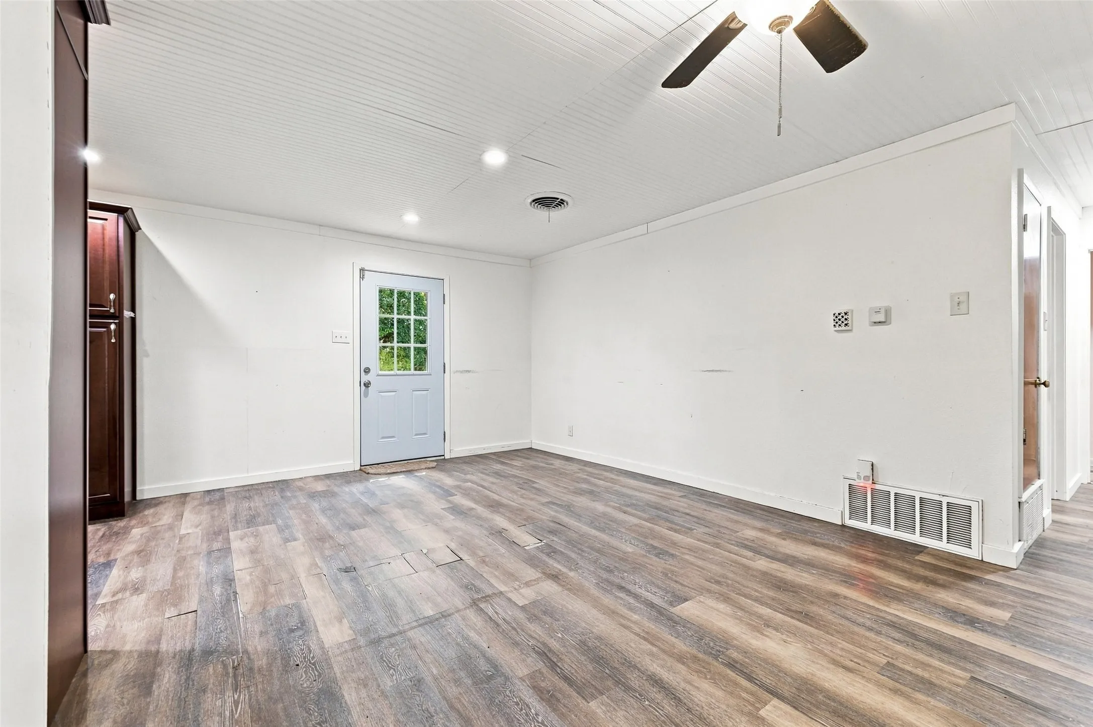 Single Family Residence For Sale in Grayson County , 108 N Imperial Drive, Denison, Texas 75020, 3 Bedroom, 2 Bathroom, 2 Garage spaces, 1,612 Sqft, built in 1960, mls#21345936, Real Estate Agent in Denison, Homes For Sale in Grayson county, Homes For Sale in Denison, Realtor in Denison Texas, Real Estate Brokerage Independent Realty Texas, Luminita Cordes Realtor