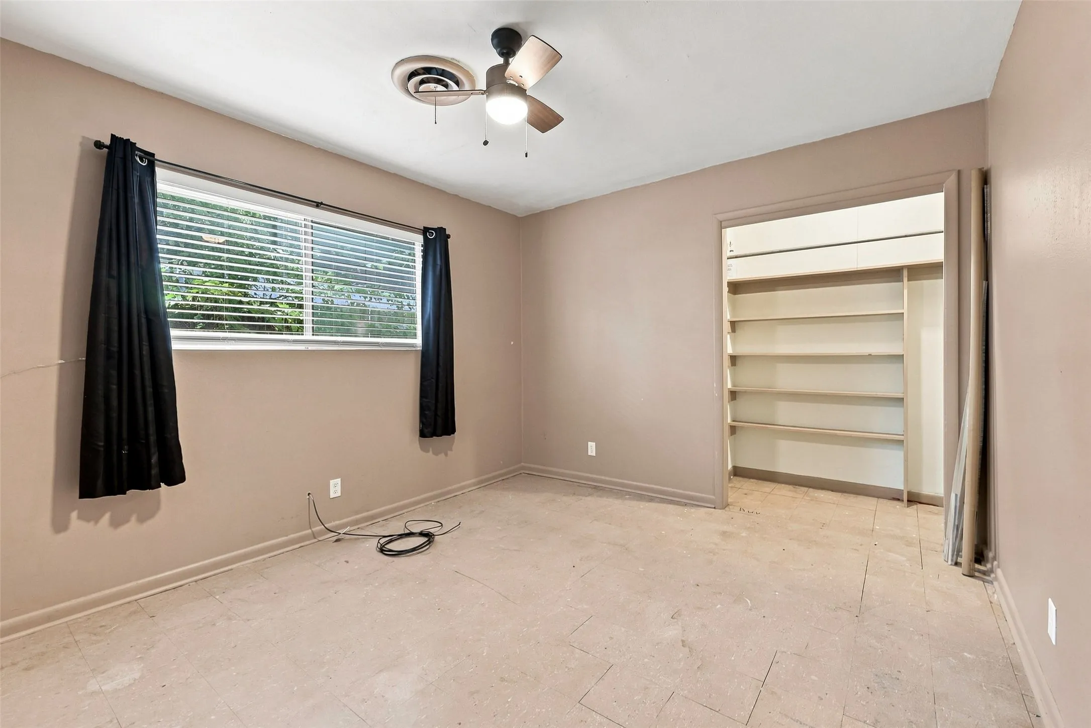 Recessed ceiling fan with light fixture, window with horizontal blinds, built-in shelving, and light-toned walls