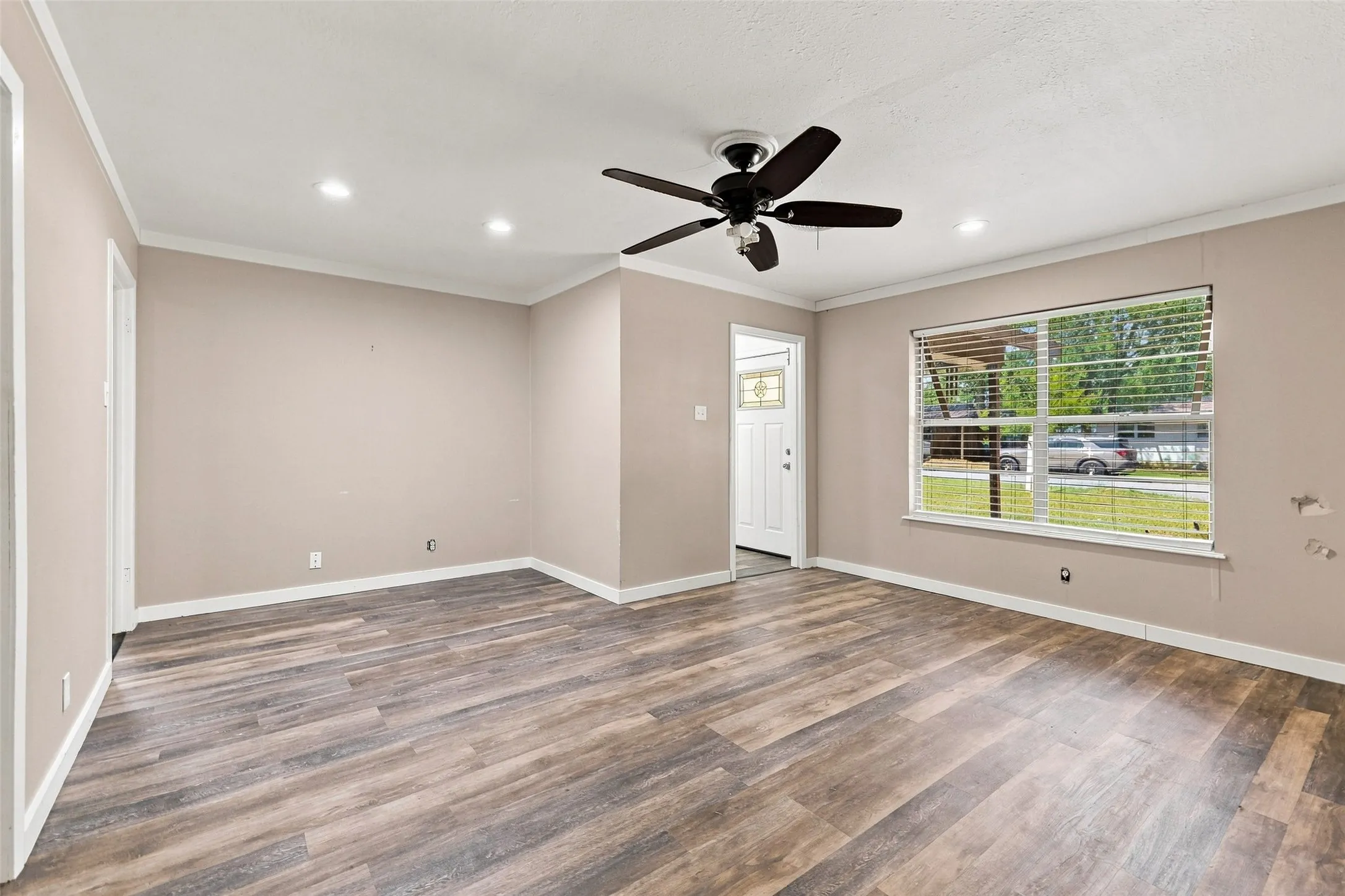 Single Family Residence For Sale in Grayson County , 108 N Imperial Drive, Denison, Texas 75020, 3 Bedroom, 2 Bathroom, 2 Garage spaces, 1,612 Sqft, built in 1960, mls#21345936, Real Estate Agent in Denison, Homes For Sale in Grayson county, Homes For Sale in Denison, Realtor in Denison Texas, Real Estate Brokerage Independent Realty Texas, Luminita Cordes Realtor