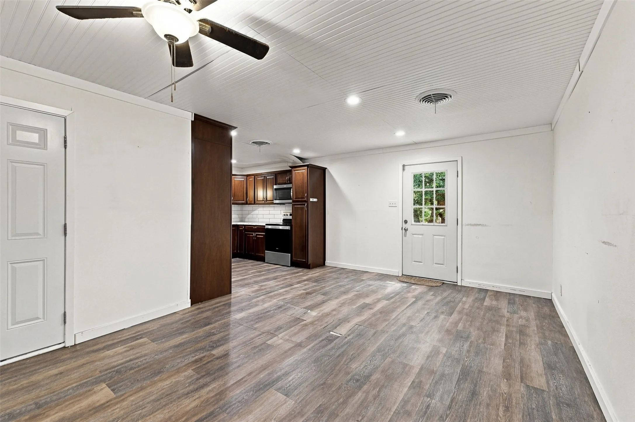 Single Family Residence For Sale in Grayson County , 108 N Imperial Drive, Denison, Texas 75020, 3 Bedroom, 2 Bathroom, 2 Garage spaces, 1,612 Sqft, built in 1960, mls#21345936, Real Estate Agent in Denison, Homes For Sale in Grayson county, Homes For Sale in Denison, Realtor in Denison Texas, Real Estate Brokerage Independent Realty Texas, Luminita Cordes Realtor