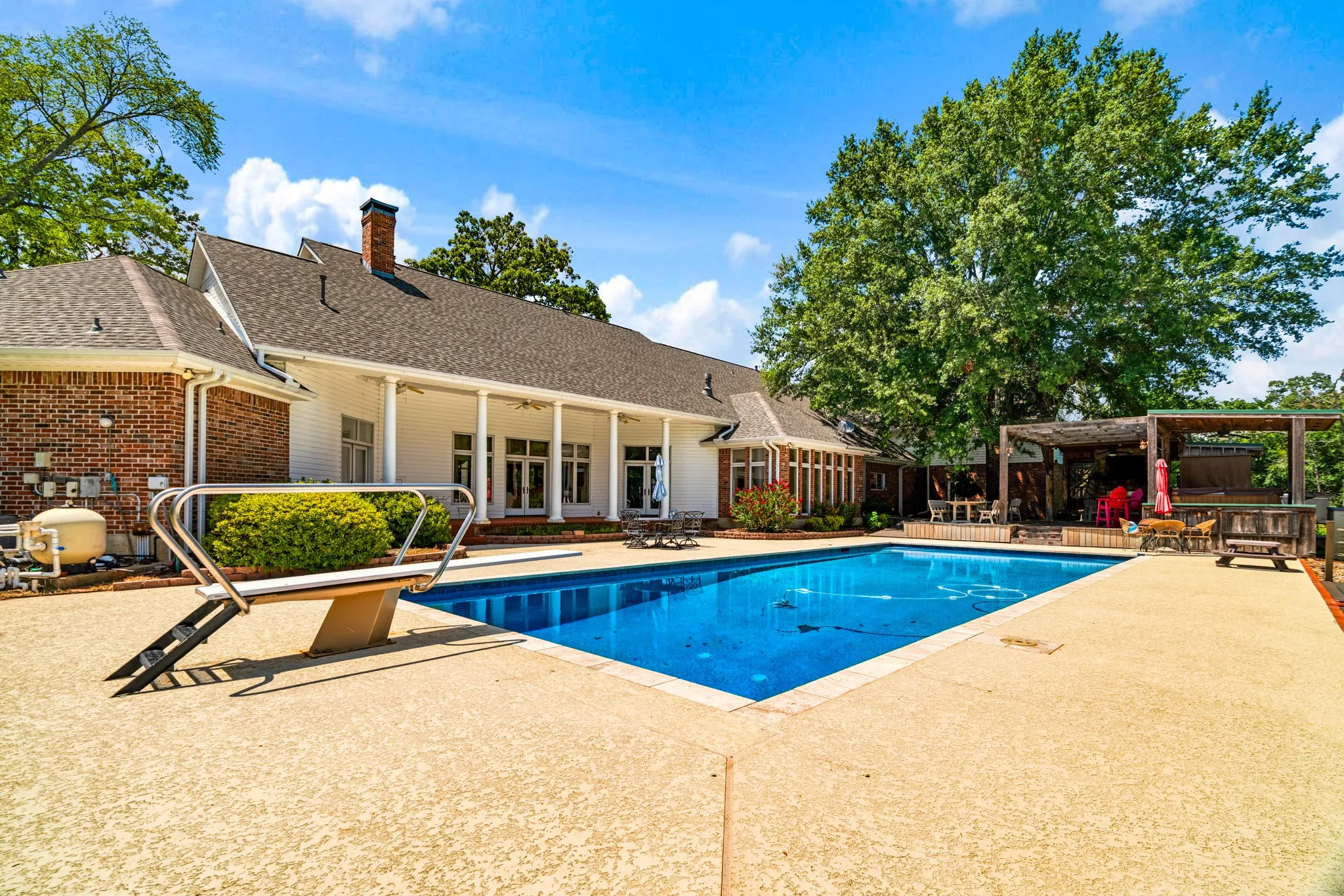 Single Family Residence For Sale in Lamar County , 618 County Road 33970, Powderly, Texas 75473, 5 Bedroom, 6 Bathroom, 3 Garage spaces, 6,547 Sqft, built in 1994, mls#21345131, Real Estate Agent in Powderly, Homes For Sale in Lamar county, Homes For Sale in Powderly, Realtor in Powderly Texas, Real Estate Brokerage Independent Realty Texas, Luminita Cordes Realtor