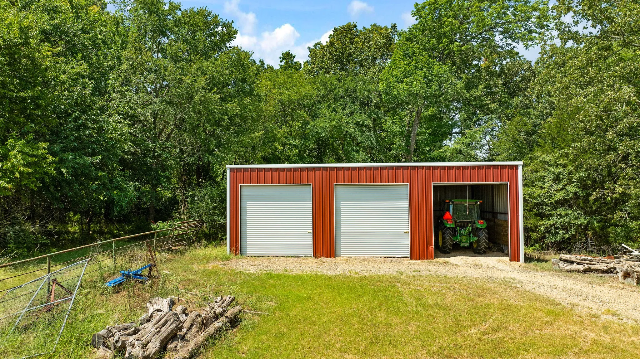 Single Family Residence For Sale in Lamar County , 618 County Road 33970, Powderly, Texas 75473, 5 Bedroom, 6 Bathroom, 3 Garage spaces, 6,547 Sqft, built in 1994, mls#21345131, Real Estate Agent in Powderly, Homes For Sale in Lamar county, Homes For Sale in Powderly, Realtor in Powderly Texas, Real Estate Brokerage Independent Realty Texas, Luminita Cordes Realtor