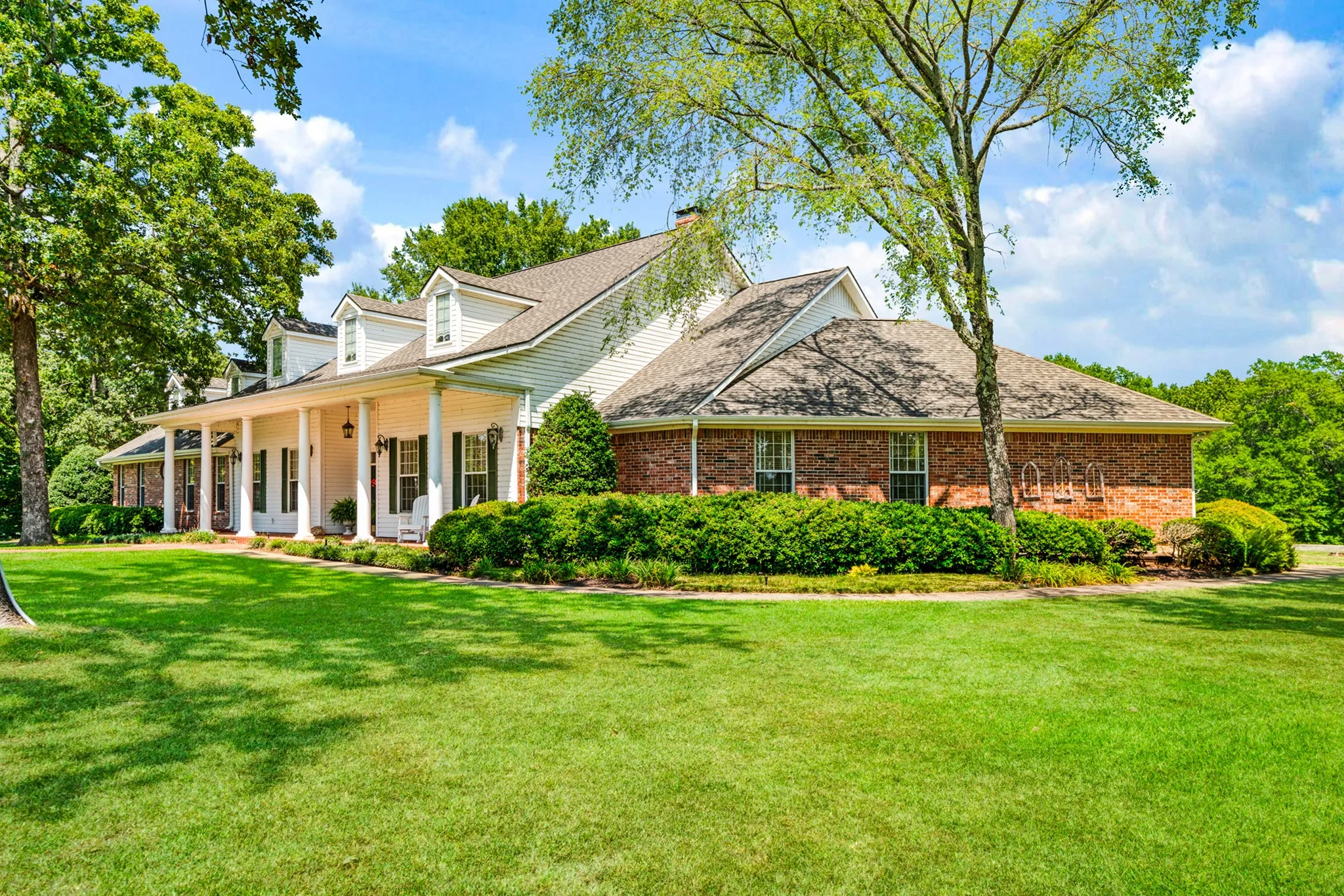 Single Family Residence For Sale in Lamar County , 618 County Road 33970, Powderly, Texas 75473, 5 Bedroom, 6 Bathroom, 3 Garage spaces, 6,547 Sqft, built in 1994, mls#21345131, Real Estate Agent in Powderly, Homes For Sale in Lamar county, Homes For Sale in Powderly, Realtor in Powderly Texas, Real Estate Brokerage Independent Realty Texas, Luminita Cordes Realtor