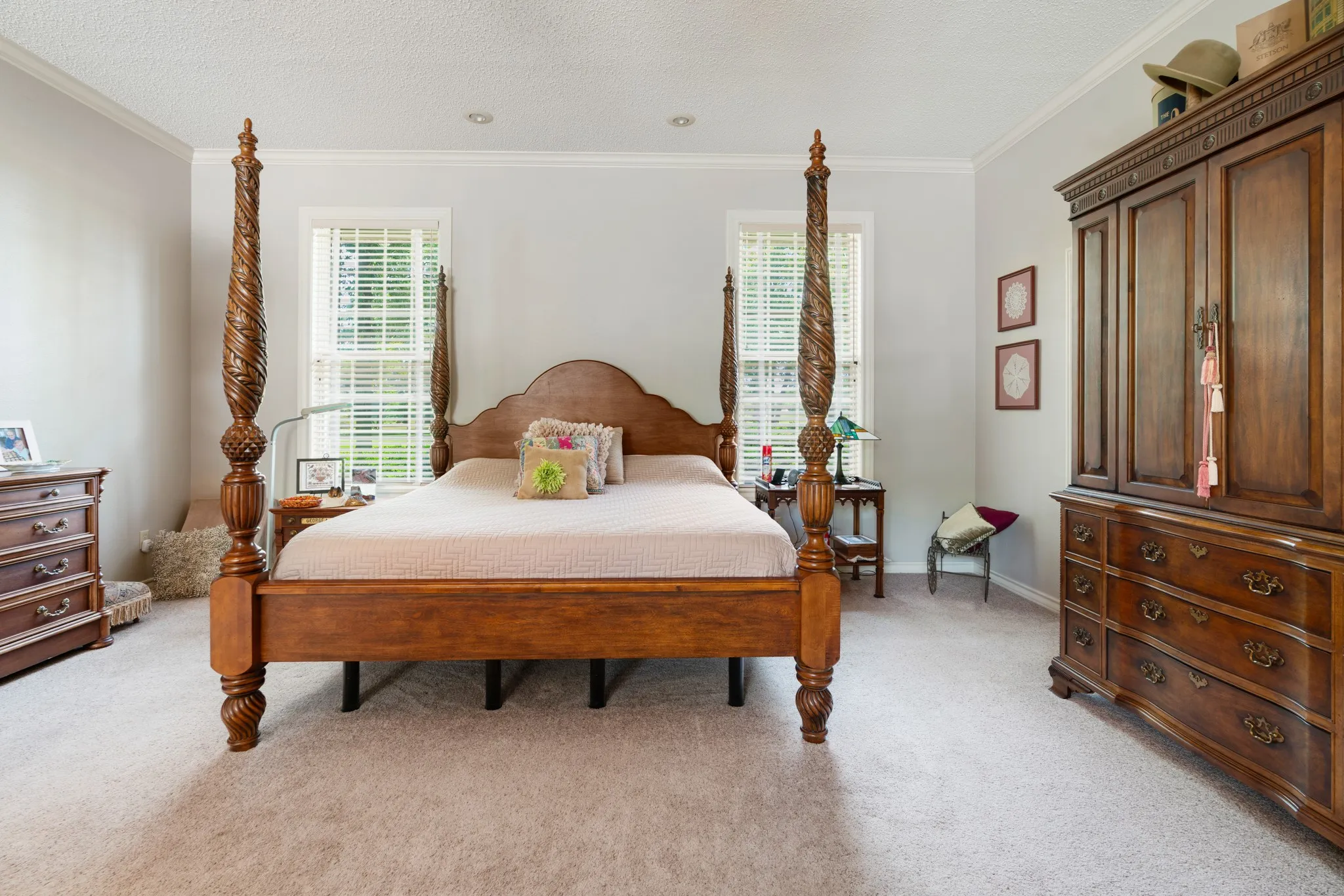 Single Family Residence For Sale in Lamar County , 618 County Road 33970, Powderly, Texas 75473, 5 Bedroom, 6 Bathroom, 3 Garage spaces, 6,547 Sqft, built in 1994, mls#21345131, Real Estate Agent in Powderly, Homes For Sale in Lamar county, Homes For Sale in Powderly, Realtor in Powderly Texas, Real Estate Brokerage Independent Realty Texas, Luminita Cordes Realtor