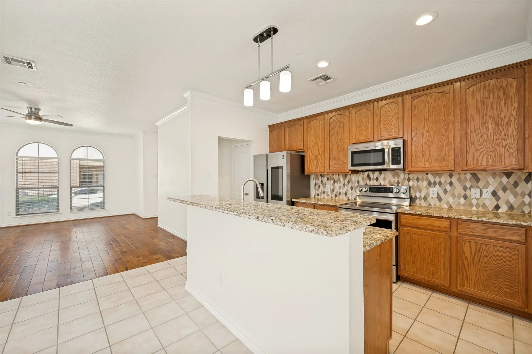 Townhouse For Sale in Collin County , 5778 Grosseto Drive, Frisco, Texas 75034, 2 Bedroom, 3 Bathroom, 2 Garage spaces, 1,881 Sqft, built in 2005, mls#21345483, Real Estate Agent in Frisco, Homes For Sale in Collin county, Homes For Sale in Frisco, Realtor in Frisco Texas, Real Estate Brokerage Independent Realty Texas, Luminita Cordes Realtor