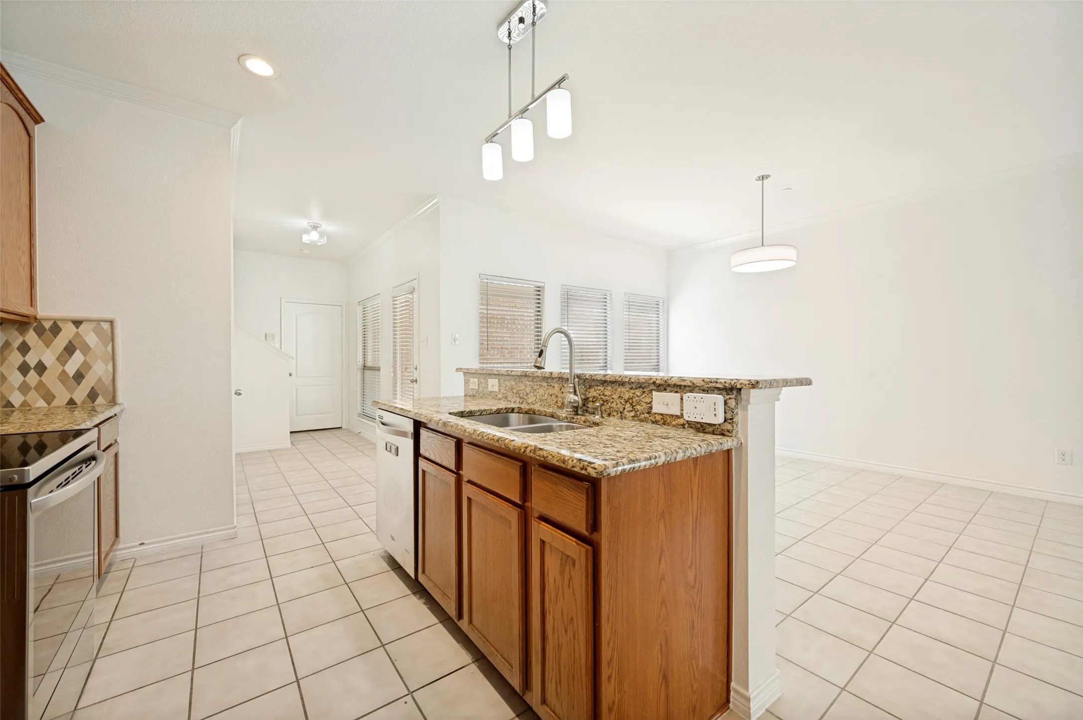 Townhouse For Sale in Collin County , 5778 Grosseto Drive, Frisco, Texas 75034, 2 Bedroom, 3 Bathroom, 2 Garage spaces, 1,881 Sqft, built in 2005, mls#21345483, Real Estate Agent in Frisco, Homes For Sale in Collin county, Homes For Sale in Frisco, Realtor in Frisco Texas, Real Estate Brokerage Independent Realty Texas, Luminita Cordes Realtor