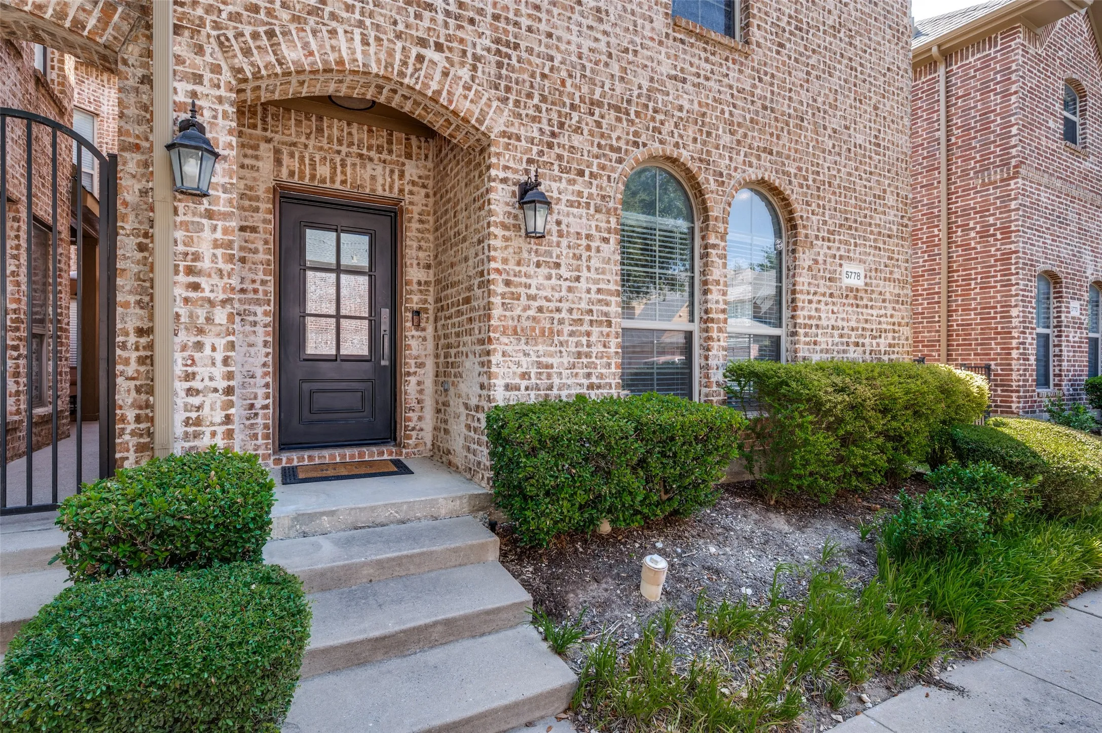 Townhouse For Sale in Collin County , 5778 Grosseto Drive, Frisco, Texas 75034, 2 Bedroom, 3 Bathroom, 2 Garage spaces, 1,881 Sqft, built in 2005, mls#21345483, Real Estate Agent in Frisco, Homes For Sale in Collin county, Homes For Sale in Frisco, Realtor in Frisco Texas, Real Estate Brokerage Independent Realty Texas, Luminita Cordes Realtor