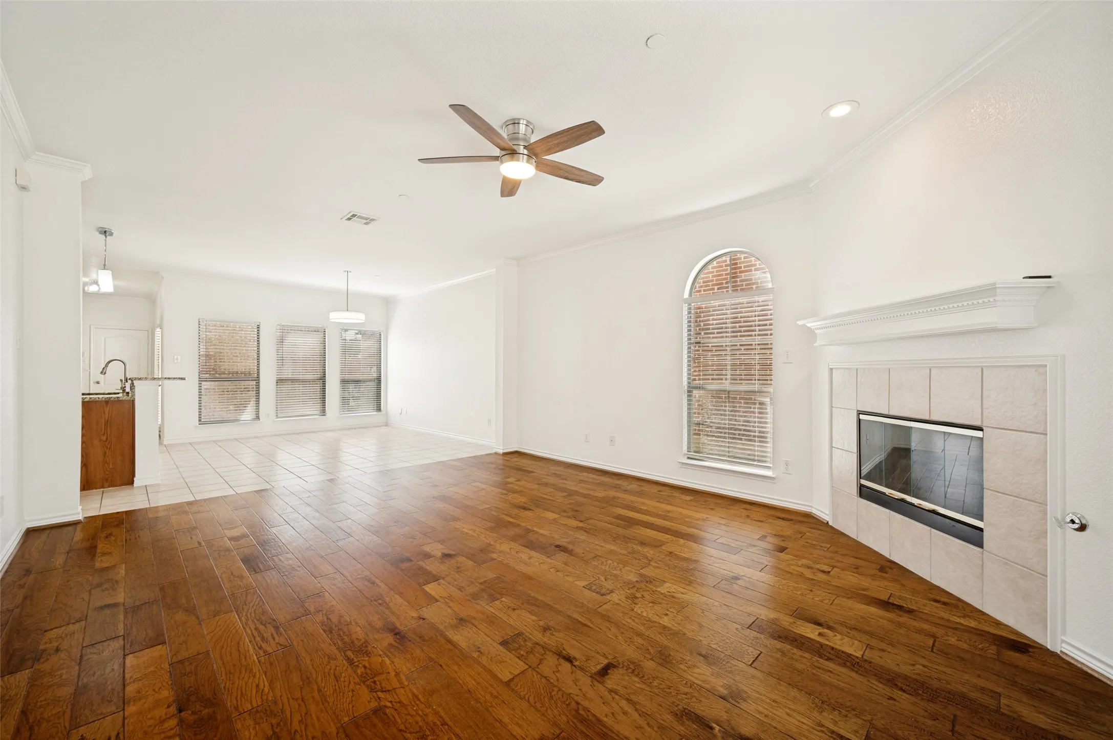 Townhouse For Sale in Collin County , 5778 Grosseto Drive, Frisco, Texas 75034, 2 Bedroom, 3 Bathroom, 2 Garage spaces, 1,881 Sqft, built in 2005, mls#21345483, Real Estate Agent in Frisco, Homes For Sale in Collin county, Homes For Sale in Frisco, Realtor in Frisco Texas, Real Estate Brokerage Independent Realty Texas, Luminita Cordes Realtor