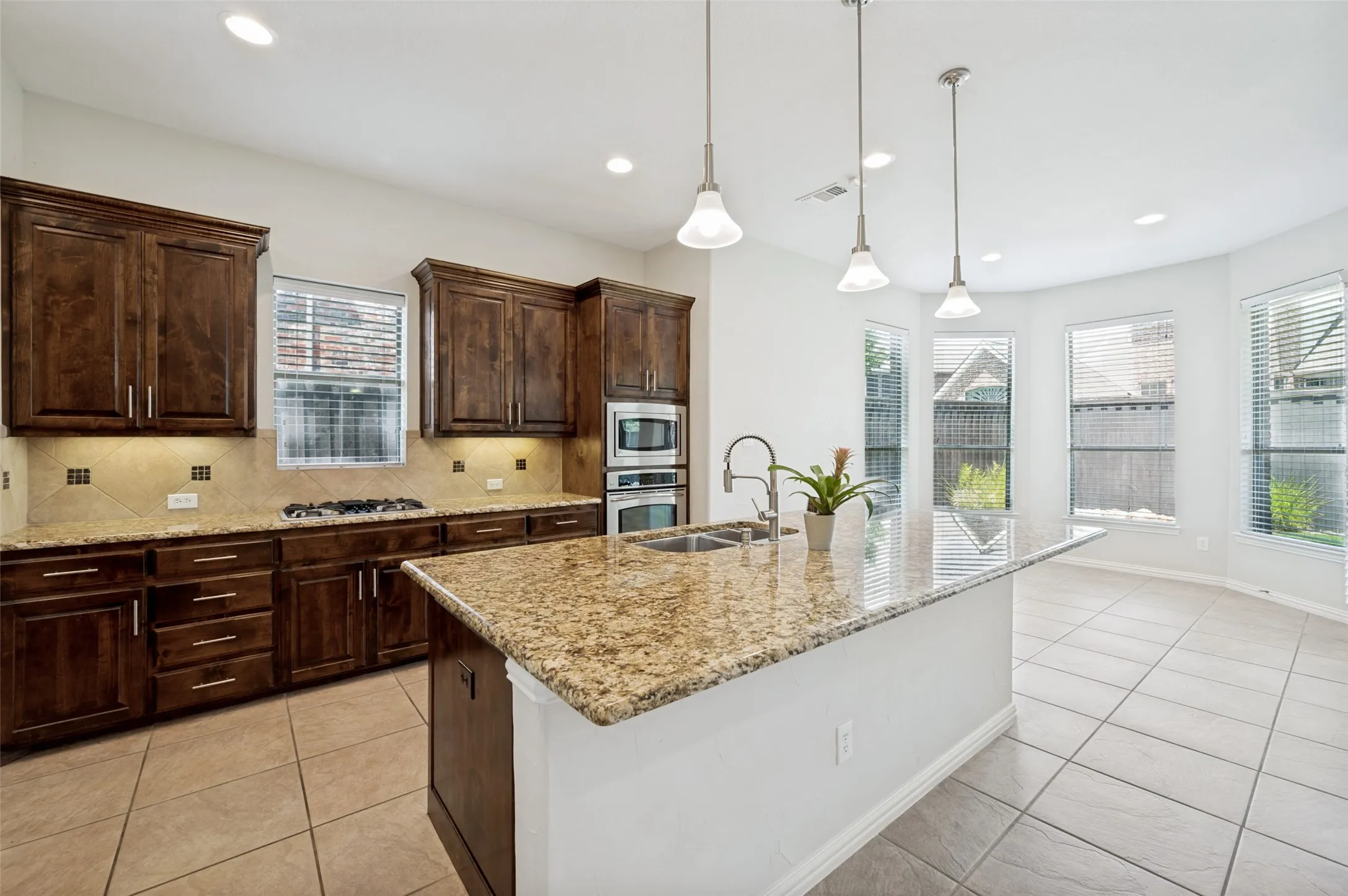 Single Family Residence For Sale in Denton County , 2134 Sandy Creek, Frisco, Texas 75033, 4 Bedroom, 3 Bathroom, 2 Garage spaces, 2,472 Sqft, built in 2006, mls#21344977, Real Estate Agent in Frisco, Homes For Sale in Denton county, Homes For Sale in Frisco, Realtor in Frisco Texas, Real Estate Brokerage Independent Realty Texas, Luminita Cordes Realtor