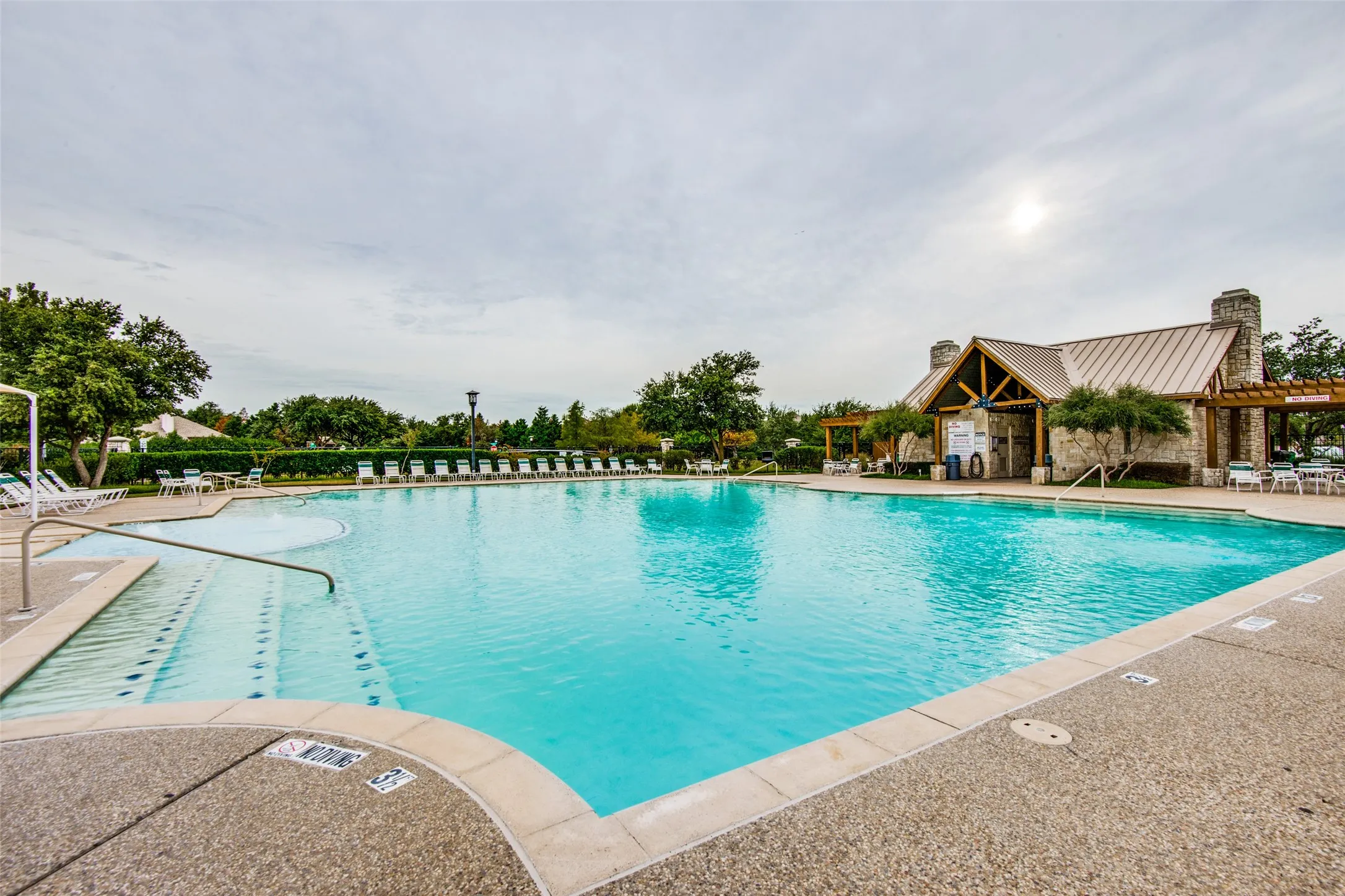 Single Family Residence For Sale in Denton County , 2134 Sandy Creek, Frisco, Texas 75033, 4 Bedroom, 3 Bathroom, 2 Garage spaces, 2,472 Sqft, built in 2006, mls#21344977, Real Estate Agent in Frisco, Homes For Sale in Denton county, Homes For Sale in Frisco, Realtor in Frisco Texas, Real Estate Brokerage Independent Realty Texas, Luminita Cordes Realtor