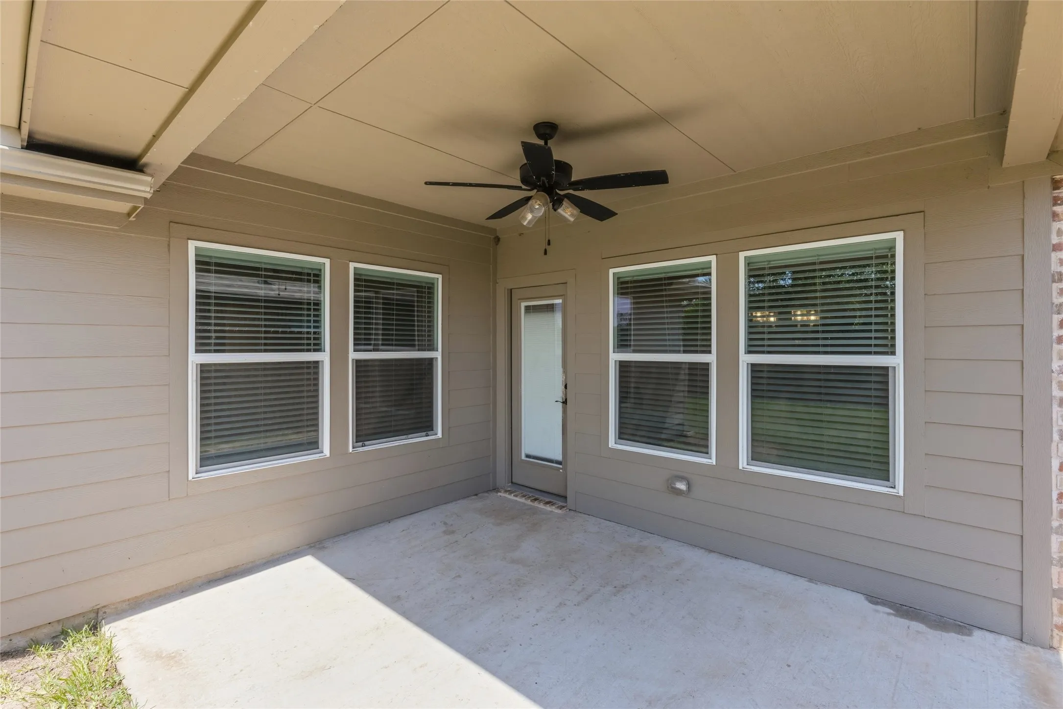 Single Family Residence For Sale in Hunt County , 7904 Grant Lane, Greenville, Texas 75402, 3 Bedroom, 2 Bathroom, 2 Garage spaces, 1,596 Sqft, built in 2022, mls#21344719, Real Estate Agent in Greenville, Homes For Sale in Hunt county, Homes For Sale in Greenville, Realtor in Greenville Texas, Real Estate Brokerage Independent Realty Texas, Luminita Cordes Realtor