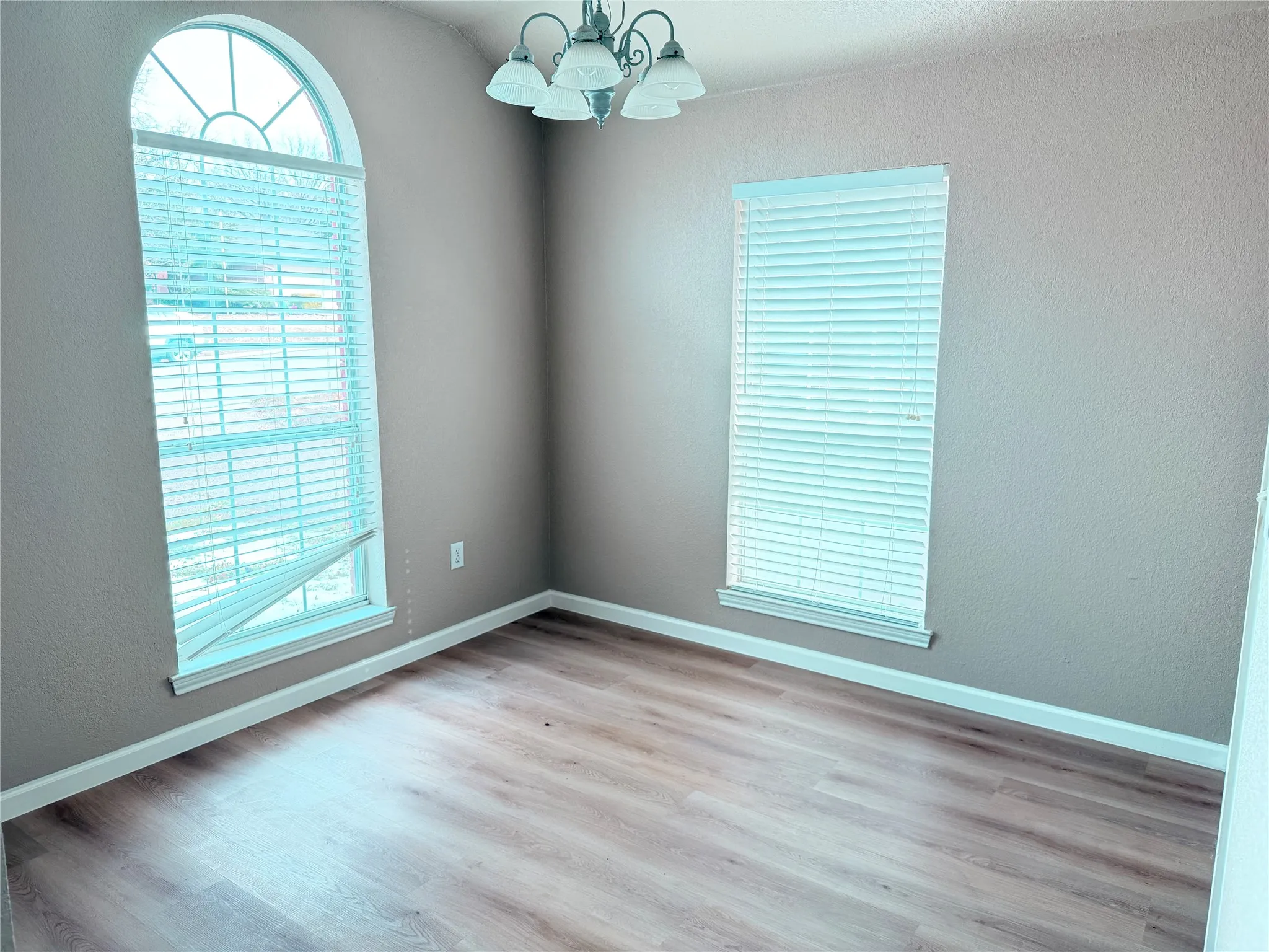 Duplex For Rent in Denton County , 453 Strata Drive, Denton, Texas 76201, 2 Bedrooms, 2 Bathrooms, Garage spaces, 1,244 Sqft, built in 1994, Price $1,550, mls#21345940, Real Estate Agent in Denton, Homes For Rent in Denton county, Homes For Rent in Denton, Realtor in Denton Texas, Real Estate Brokerage Independent Realty Texas, Luminita Cordes Realtor