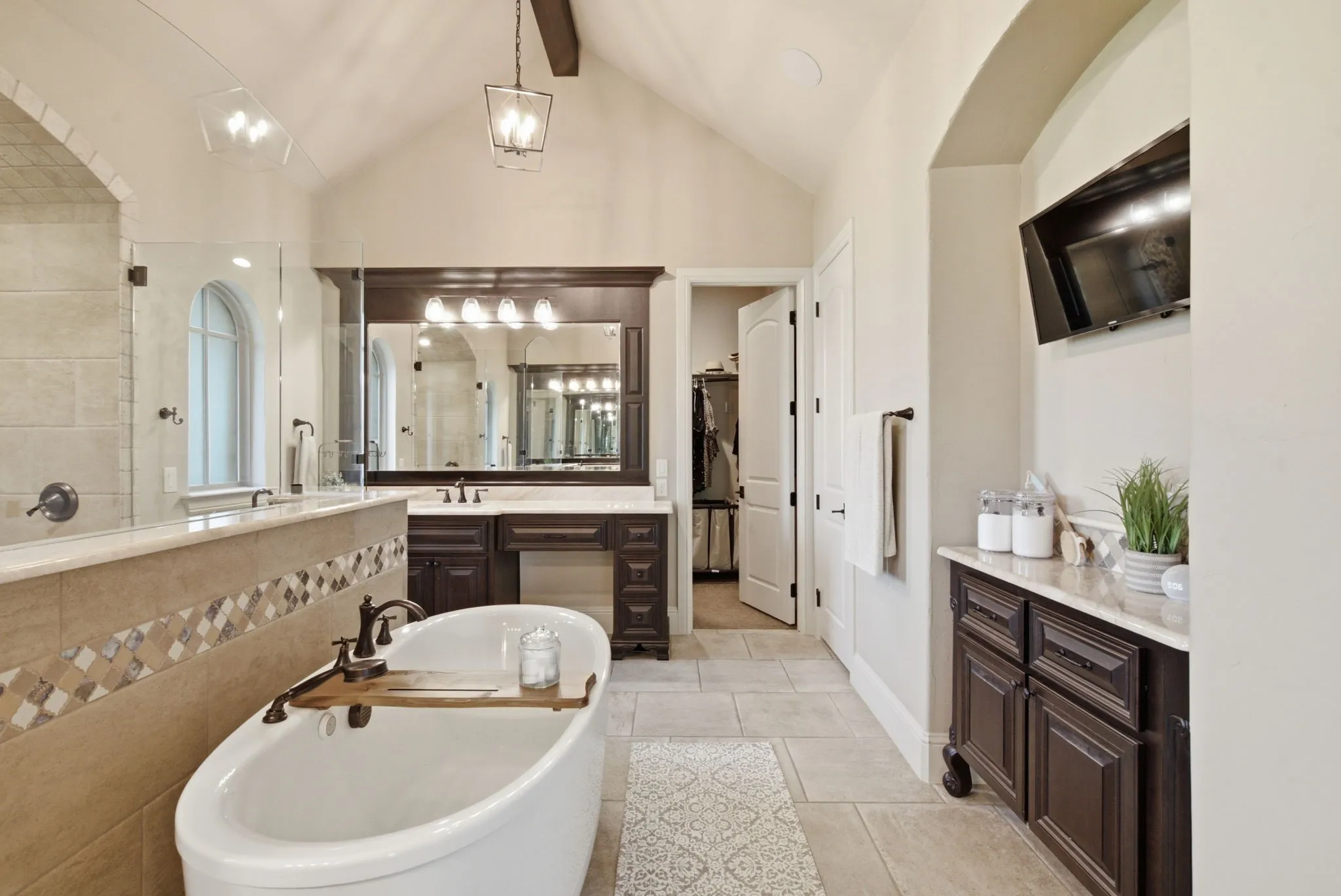 Single Family Residence For Sale in Parker County , 117 Signature Court, Weatherford, Texas 76087, 4 Bedroom, 5 Bathroom, 3 Garage spaces, 3,805 Sqft, built in 2017, mls#21345813, Real Estate Agent in Weatherford, Homes For Sale in Parker county, Homes For Sale in Weatherford, Realtor in Weatherford Texas, Real Estate Brokerage Independent Realty Texas, Luminita Cordes Realtor