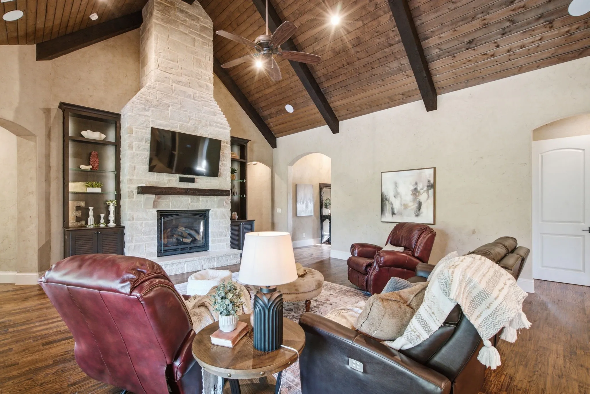 Single Family Residence For Sale in Parker County , 117 Signature Court, Weatherford, Texas 76087, 4 Bedroom, 5 Bathroom, 3 Garage spaces, 3,805 Sqft, built in 2017, mls#21345813, Real Estate Agent in Weatherford, Homes For Sale in Parker county, Homes For Sale in Weatherford, Realtor in Weatherford Texas, Real Estate Brokerage Independent Realty Texas, Luminita Cordes Realtor