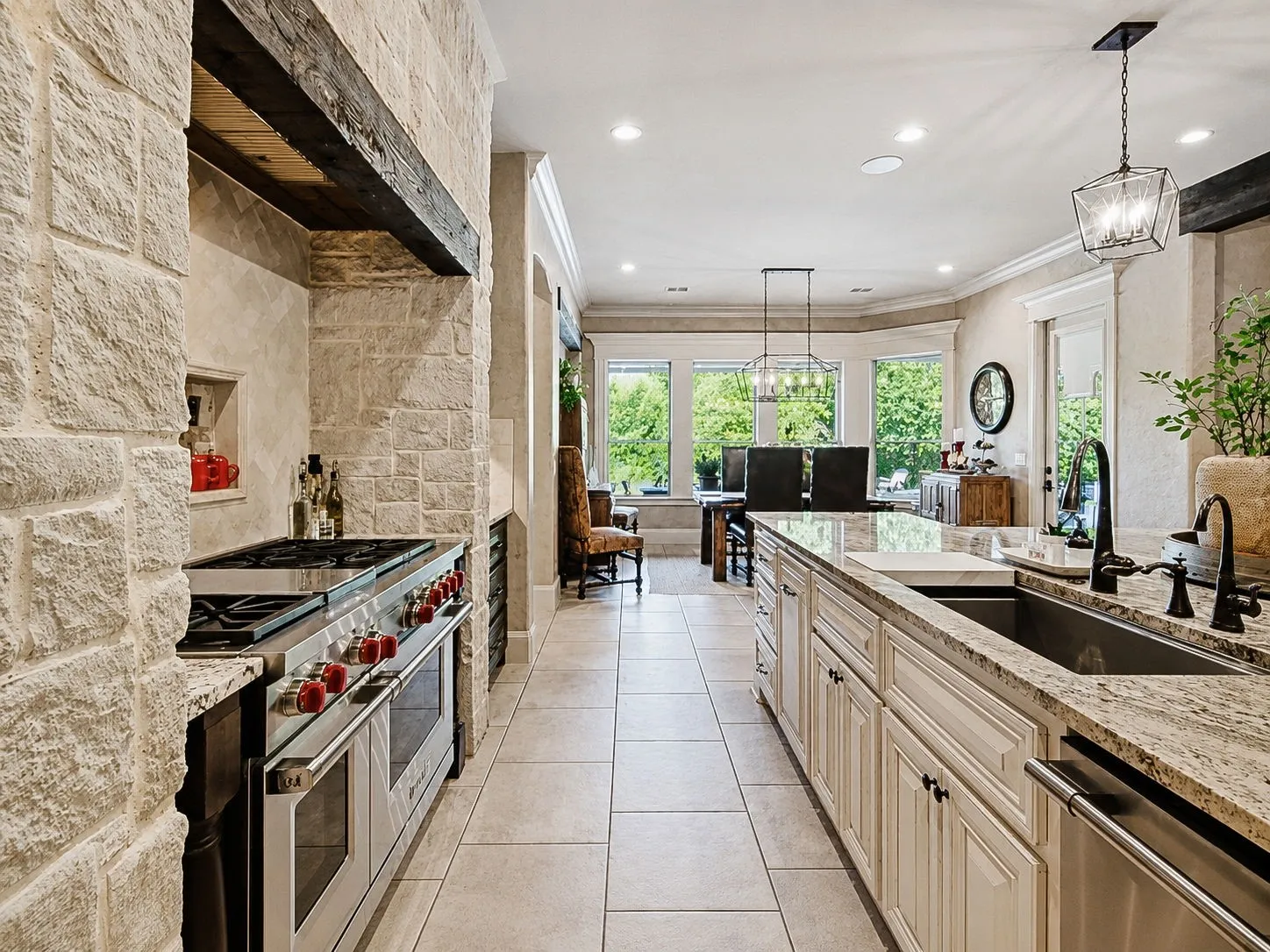 Single Family Residence For Sale in Parker County , 117 Signature Court, Weatherford, Texas 76087, 4 Bedroom, 5 Bathroom, 3 Garage spaces, 3,805 Sqft, built in 2017, mls#21345813, Real Estate Agent in Weatherford, Homes For Sale in Parker county, Homes For Sale in Weatherford, Realtor in Weatherford Texas, Real Estate Brokerage Independent Realty Texas, Luminita Cordes Realtor
