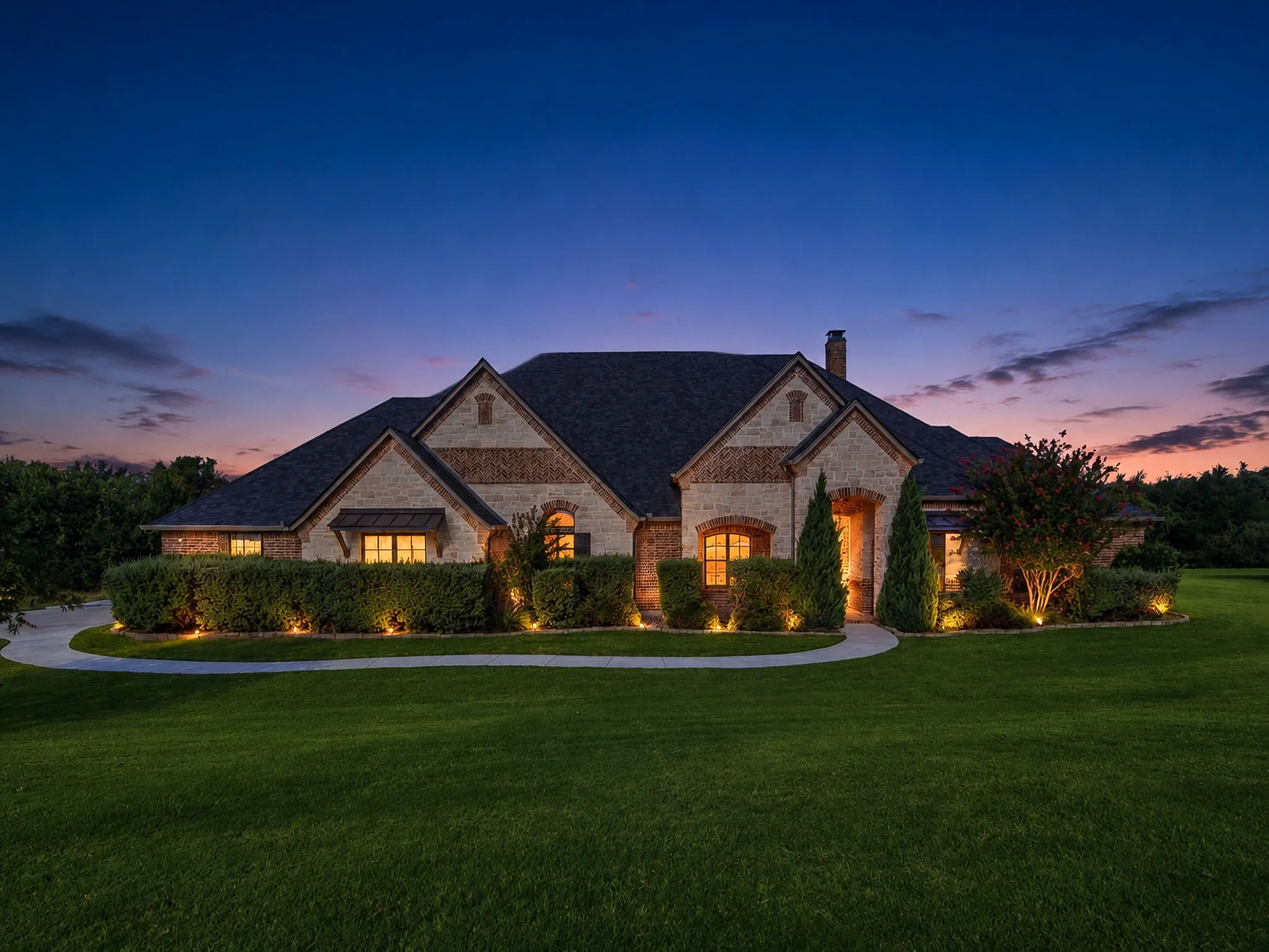 Single Family Residence For Sale in Parker County , 117 Signature Court, Weatherford, Texas 76087, 4 Bedroom, 5 Bathroom, 3 Garage spaces, 3,805 Sqft, built in 2017, mls#21345813, Real Estate Agent in Weatherford, Homes For Sale in Parker county, Homes For Sale in Weatherford, Realtor in Weatherford Texas, Real Estate Brokerage Independent Realty Texas, Luminita Cordes Realtor