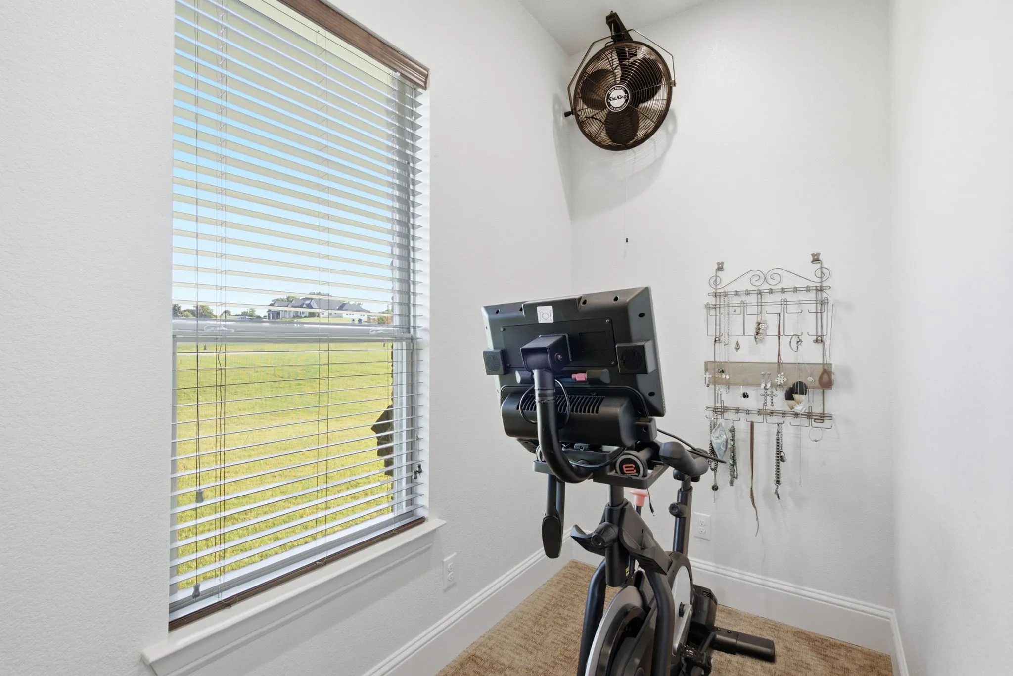 Single Family Residence For Sale in Parker County , 117 Signature Court, Weatherford, Texas 76087, 4 Bedroom, 5 Bathroom, 3 Garage spaces, 3,805 Sqft, built in 2017, mls#21345813, Real Estate Agent in Weatherford, Homes For Sale in Parker county, Homes For Sale in Weatherford, Realtor in Weatherford Texas, Real Estate Brokerage Independent Realty Texas, Luminita Cordes Realtor