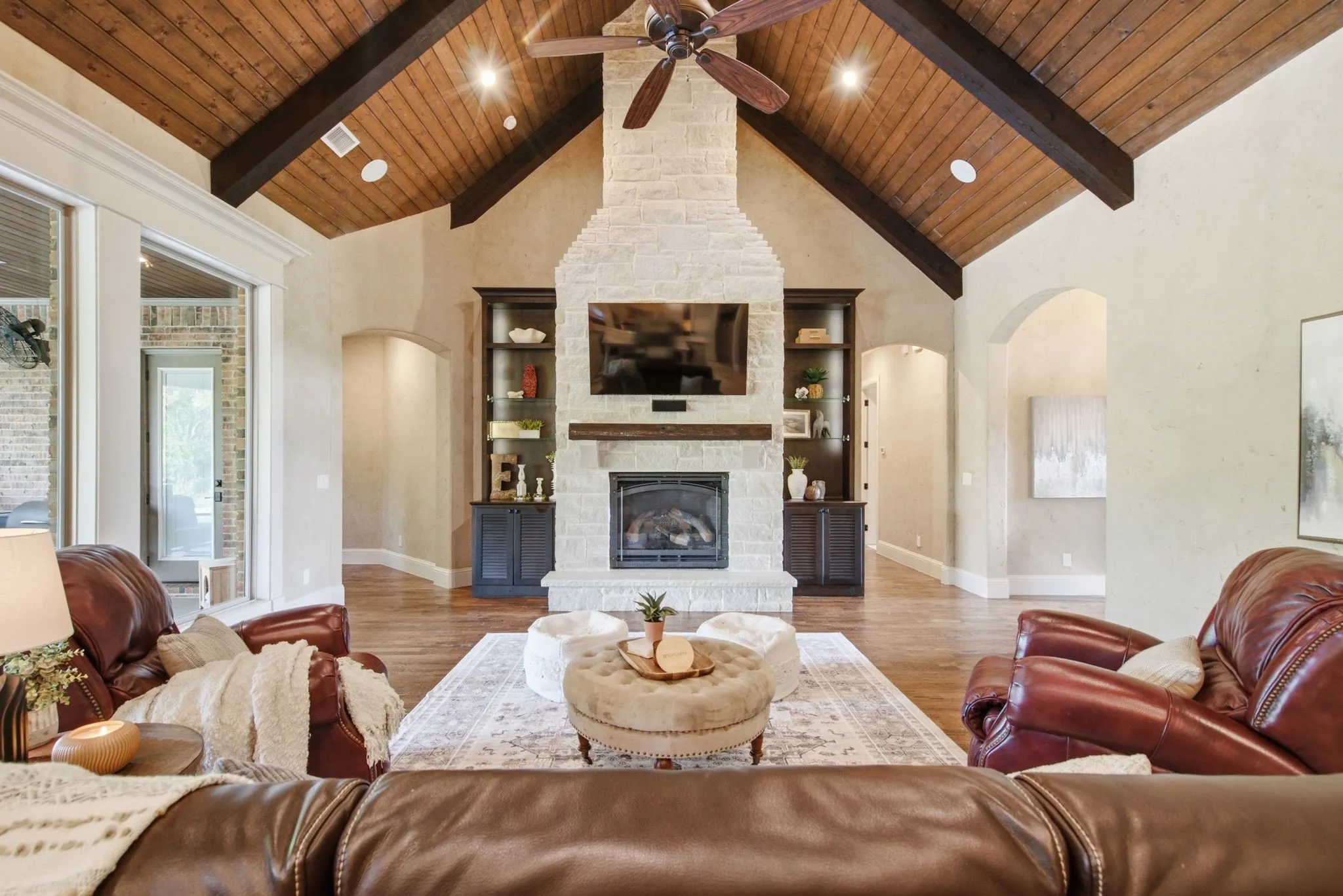 Single Family Residence For Sale in Parker County , 117 Signature Court, Weatherford, Texas 76087, 4 Bedroom, 5 Bathroom, 3 Garage spaces, 3,805 Sqft, built in 2017, mls#21345813, Real Estate Agent in Weatherford, Homes For Sale in Parker county, Homes For Sale in Weatherford, Realtor in Weatherford Texas, Real Estate Brokerage Independent Realty Texas, Luminita Cordes Realtor