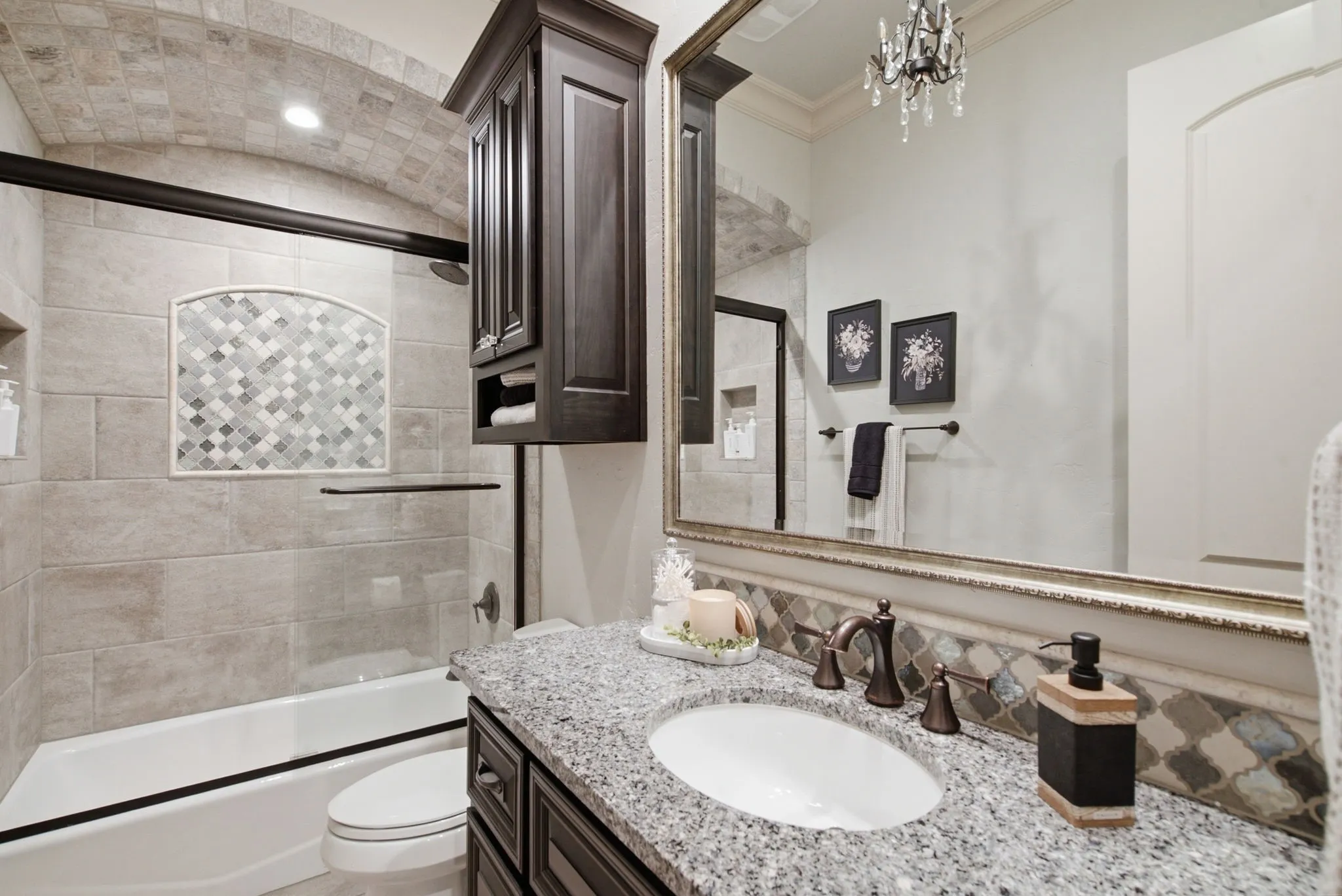 Single Family Residence For Sale in Parker County , 117 Signature Court, Weatherford, Texas 76087, 4 Bedroom, 5 Bathroom, 3 Garage spaces, 3,805 Sqft, built in 2017, mls#21345813, Real Estate Agent in Weatherford, Homes For Sale in Parker county, Homes For Sale in Weatherford, Realtor in Weatherford Texas, Real Estate Brokerage Independent Realty Texas, Luminita Cordes Realtor