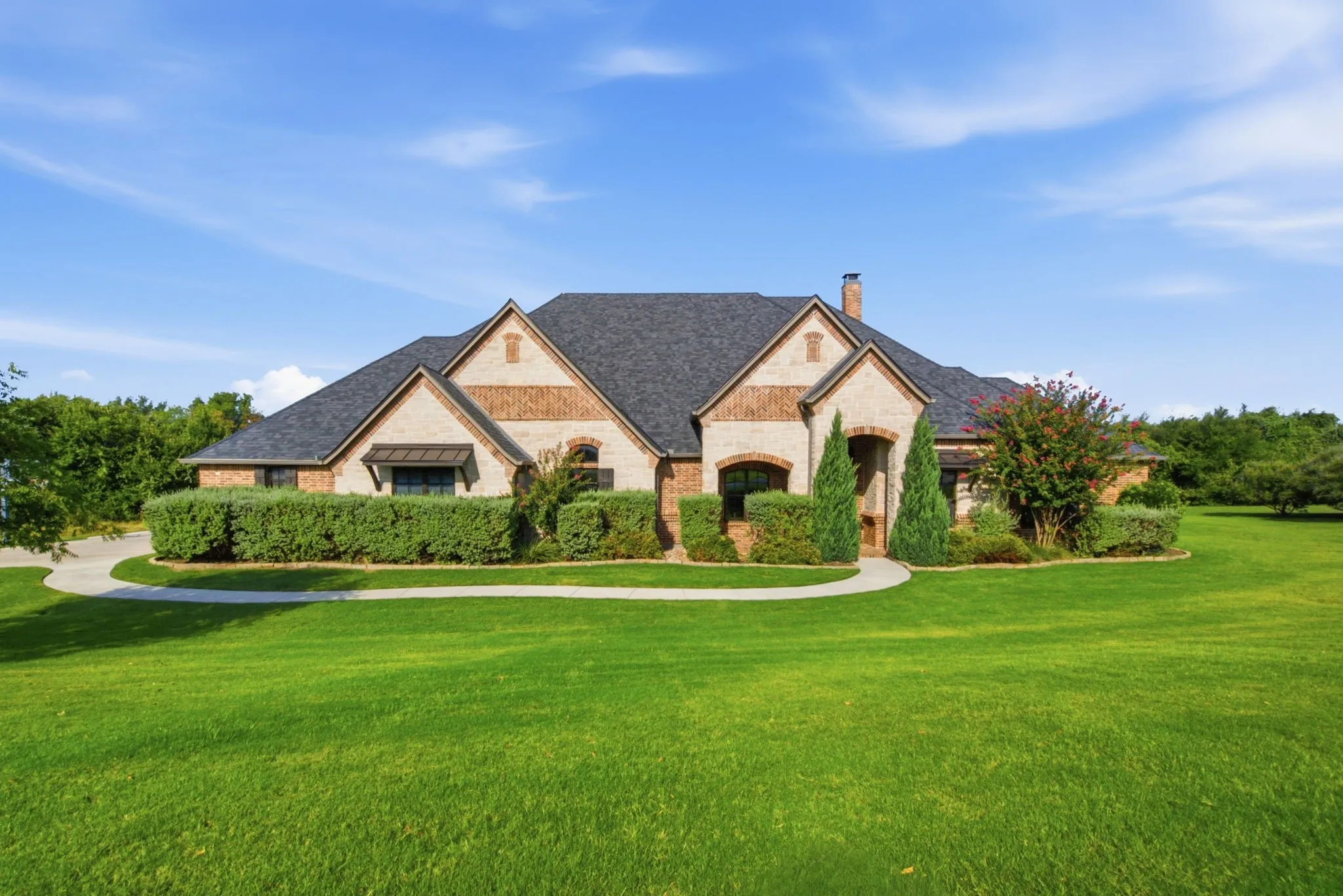 Single Family Residence For Sale in Parker County , 117 Signature Court, Weatherford, Texas 76087, 4 Bedroom, 5 Bathroom, 3 Garage spaces, 3,805 Sqft, built in 2017, mls#21345813, Real Estate Agent in Weatherford, Homes For Sale in Parker county, Homes For Sale in Weatherford, Realtor in Weatherford Texas, Real Estate Brokerage Independent Realty Texas, Luminita Cordes Realtor