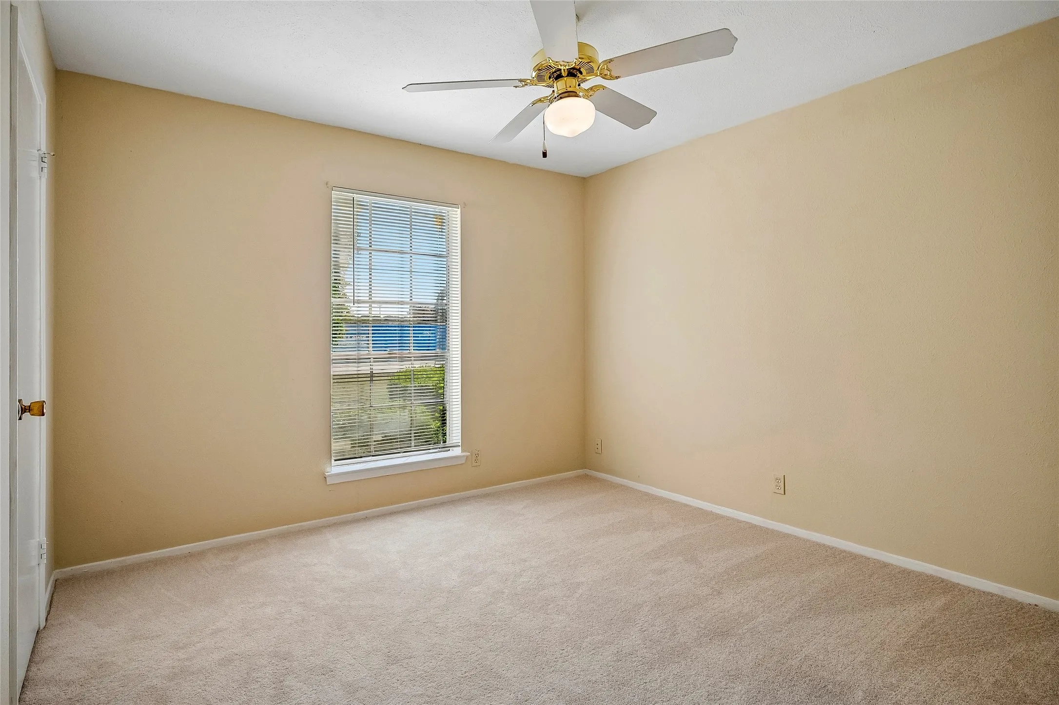 Single Family Residence For Rent in Dallas County , 1903 N Floyd Road, Richardson, Texas 75080, 4 Bedroom, 3 Bathroom, 2 Garage spaces, 1,867 Sqft, built in 1969, mls#21345900, Real Estate Agent in Richardson, Homes For Rent in Dallas county, Homes For Rent in Richardson, Realtor in Richardson Texas, Real Estate Brokerage Independent Realty Texas, Luminita Cordes Realtor