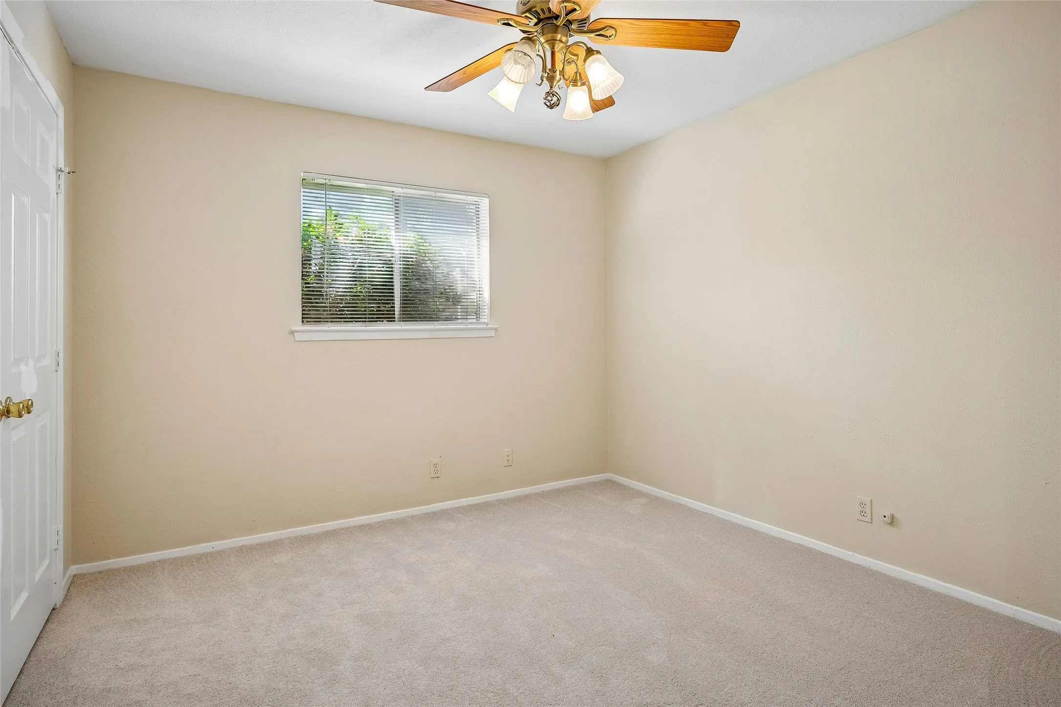 Single Family Residence For Rent in Dallas County , 1903 N Floyd Road, Richardson, Texas 75080, 4 Bedroom, 3 Bathroom, 2 Garage spaces, 1,867 Sqft, built in 1969, mls#21345900, Real Estate Agent in Richardson, Homes For Rent in Dallas county, Homes For Rent in Richardson, Realtor in Richardson Texas, Real Estate Brokerage Independent Realty Texas, Luminita Cordes Realtor