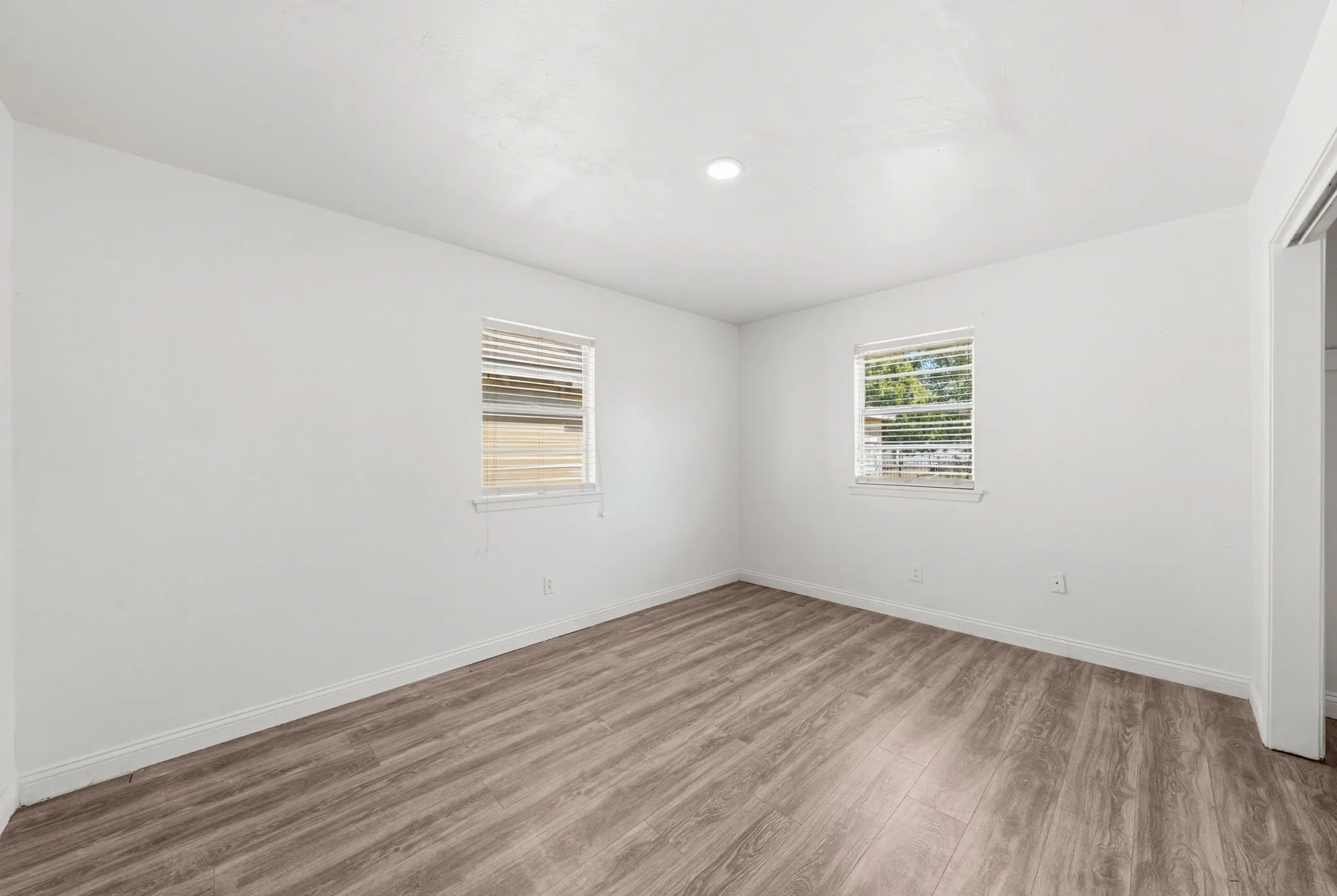 Single Family Residence For Sale in Dallas County , 7923 S Nassau Circle, Dallas, Texas 75217, 4 Bedroom, 2 Bathroom, Garage spaces, 1,248 Sqft, built in 1950, mls#21345963, Real Estate Agent in Dallas, Homes For Sale in Dallas county, Homes For Sale in Dallas, Realtor in Dallas Texas, Real Estate Brokerage Independent Realty Texas, Luminita Cordes Realtor