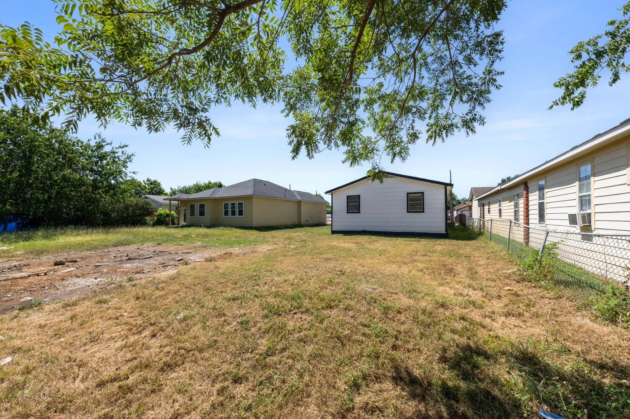 Single Family Residence For Sale in Dallas County , 7923 S Nassau Circle, Dallas, Texas 75217, 4 Bedroom, 2 Bathroom, Garage spaces, 1,248 Sqft, built in 1950, mls#21345963, Real Estate Agent in Dallas, Homes For Sale in Dallas county, Homes For Sale in Dallas, Realtor in Dallas Texas, Real Estate Brokerage Independent Realty Texas, Luminita Cordes Realtor