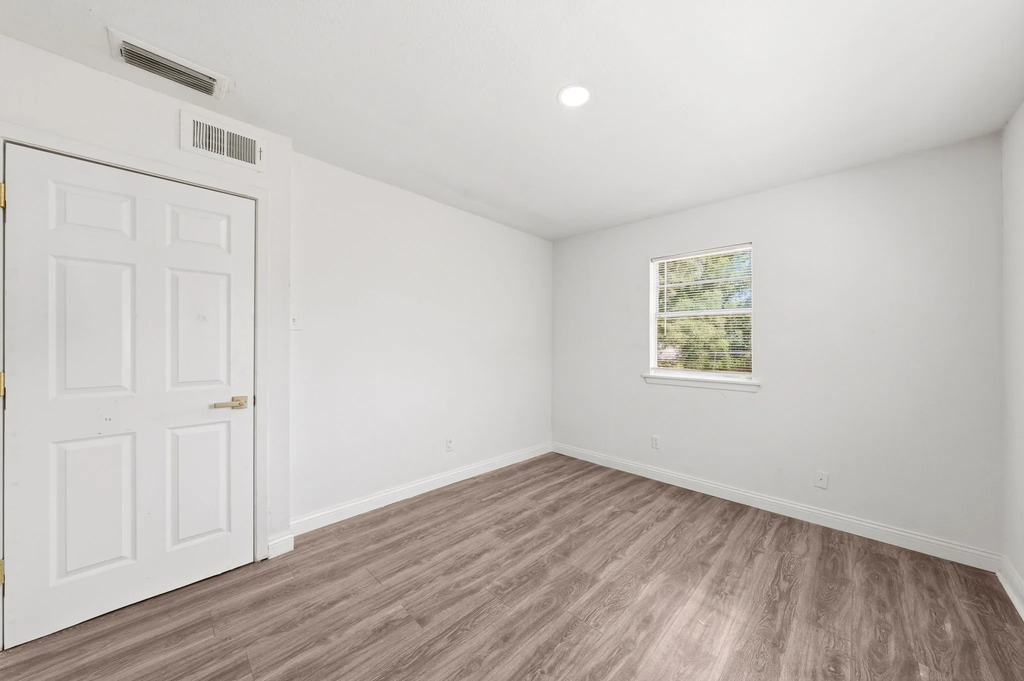Single Family Residence For Sale in Dallas County , 7923 S Nassau Circle, Dallas, Texas 75217, 4 Bedroom, 2 Bathroom, Garage spaces, 1,248 Sqft, built in 1950, mls#21345963, Real Estate Agent in Dallas, Homes For Sale in Dallas county, Homes For Sale in Dallas, Realtor in Dallas Texas, Real Estate Brokerage Independent Realty Texas, Luminita Cordes Realtor