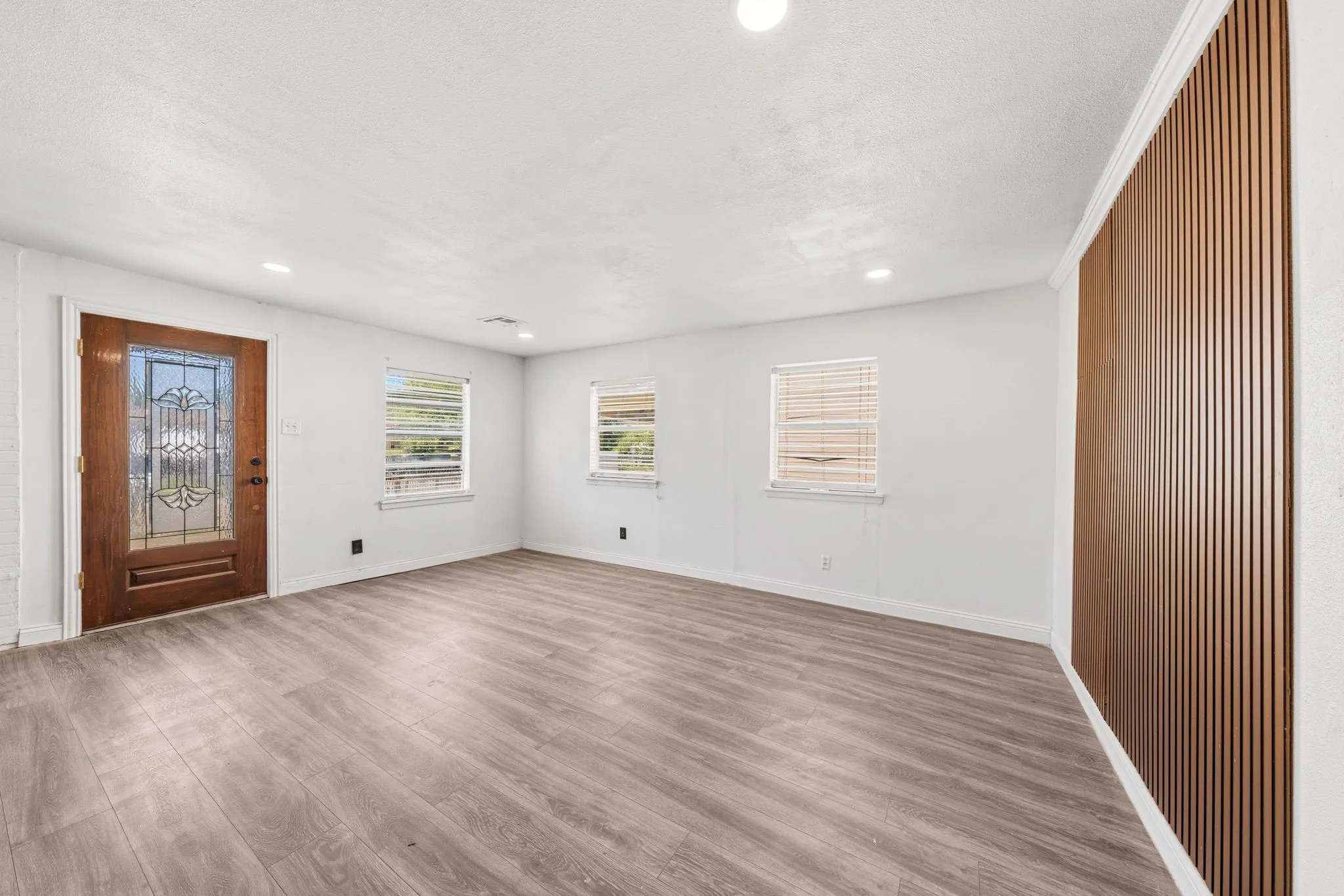 Single Family Residence For Sale in Dallas County , 7923 S Nassau Circle, Dallas, Texas 75217, 4 Bedroom, 2 Bathroom, Garage spaces, 1,248 Sqft, built in 1950, mls#21345963, Real Estate Agent in Dallas, Homes For Sale in Dallas county, Homes For Sale in Dallas, Realtor in Dallas Texas, Real Estate Brokerage Independent Realty Texas, Luminita Cordes Realtor