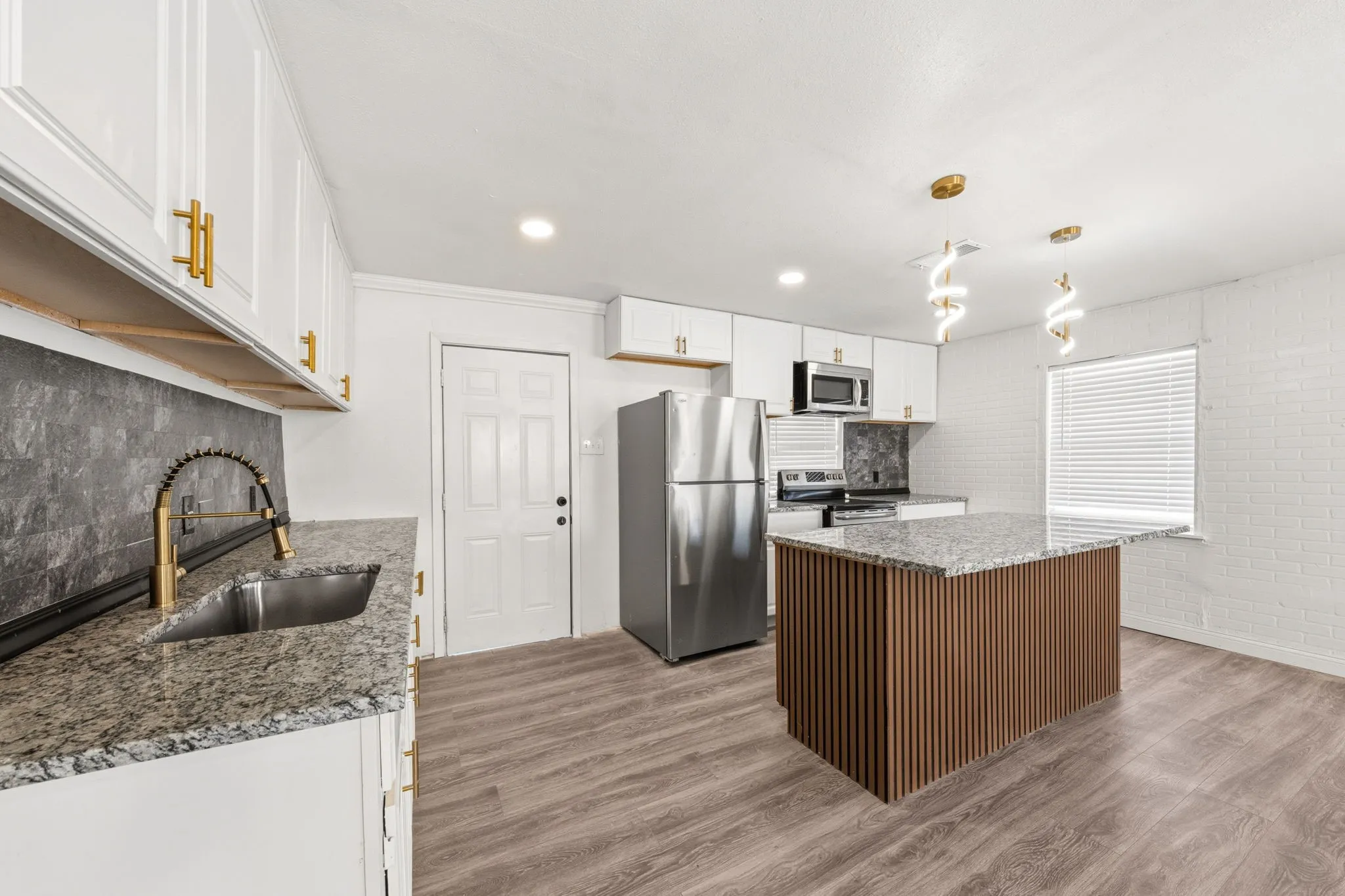 Single Family Residence For Sale in Dallas County , 7923 S Nassau Circle, Dallas, Texas 75217, 4 Bedroom, 2 Bathroom, Garage spaces, 1,248 Sqft, built in 1950, mls#21345963, Real Estate Agent in Dallas, Homes For Sale in Dallas county, Homes For Sale in Dallas, Realtor in Dallas Texas, Real Estate Brokerage Independent Realty Texas, Luminita Cordes Realtor