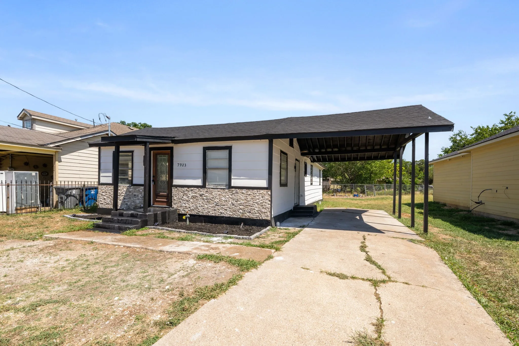 Single Family Residence For Sale in Dallas County , 7923 S Nassau Circle, Dallas, Texas 75217, 4 Bedroom, 2 Bathroom, Garage spaces, 1,248 Sqft, built in 1950, mls#21345963, Real Estate Agent in Dallas, Homes For Sale in Dallas county, Homes For Sale in Dallas, Realtor in Dallas Texas, Real Estate Brokerage Independent Realty Texas, Luminita Cordes Realtor