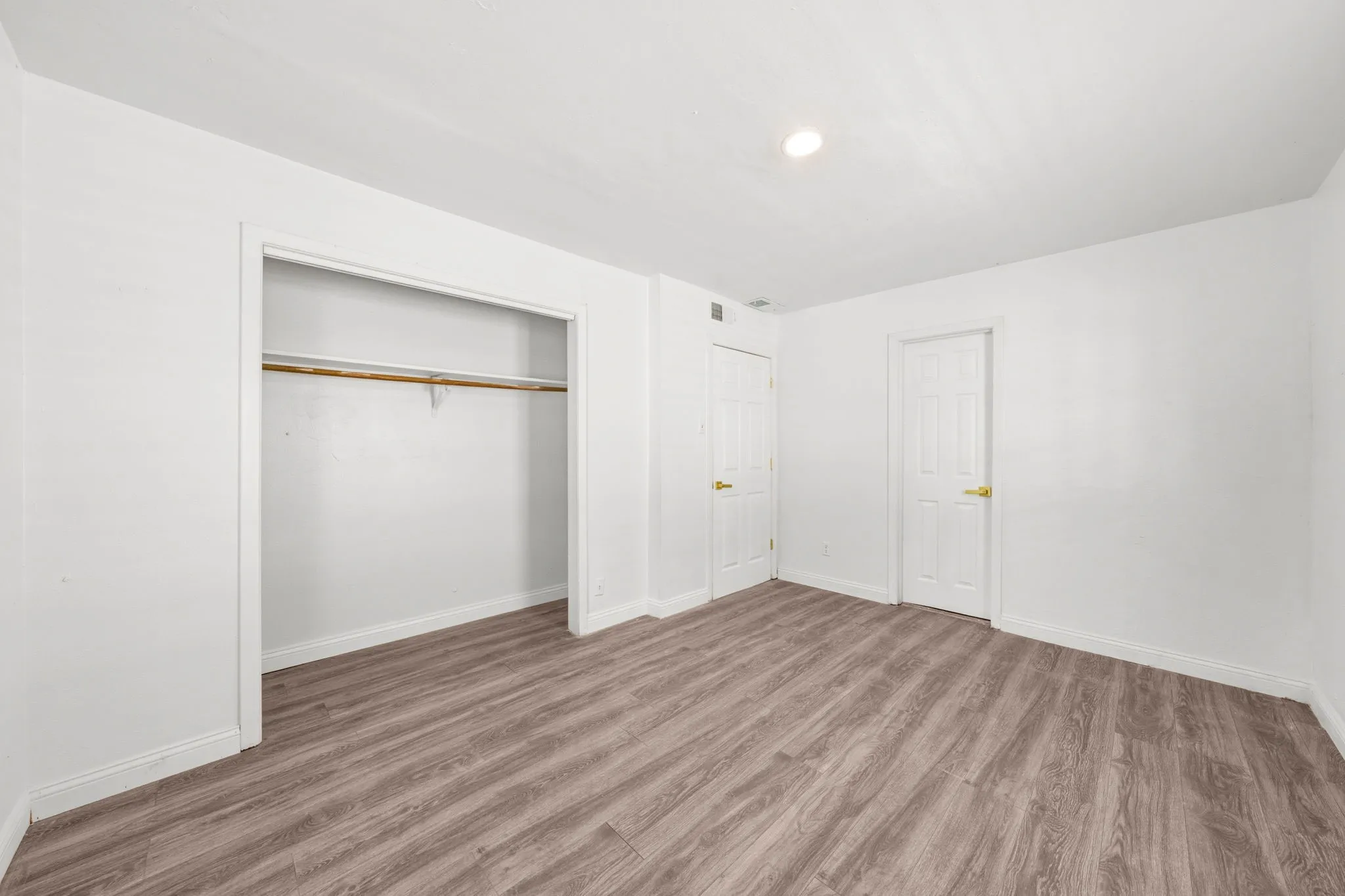 Single Family Residence For Sale in Dallas County , 7923 S Nassau Circle, Dallas, Texas 75217, 4 Bedroom, 2 Bathroom, Garage spaces, 1,248 Sqft, built in 1950, mls#21345963, Real Estate Agent in Dallas, Homes For Sale in Dallas county, Homes For Sale in Dallas, Realtor in Dallas Texas, Real Estate Brokerage Independent Realty Texas, Luminita Cordes Realtor