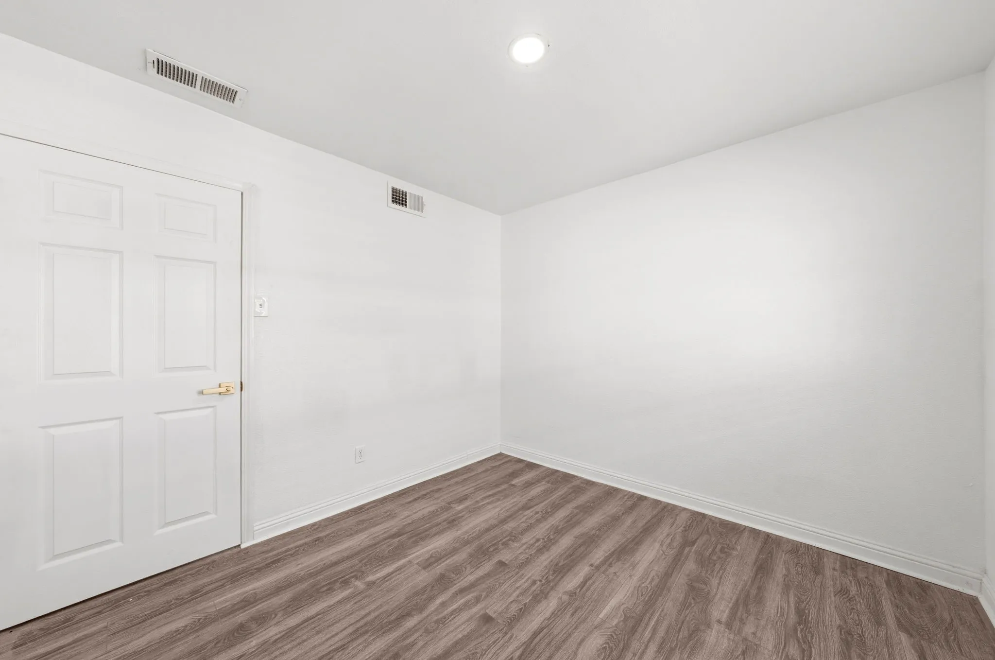 Single Family Residence For Sale in Dallas County , 7923 S Nassau Circle, Dallas, Texas 75217, 4 Bedroom, 2 Bathroom, Garage spaces, 1,248 Sqft, built in 1950, mls#21345963, Real Estate Agent in Dallas, Homes For Sale in Dallas county, Homes For Sale in Dallas, Realtor in Dallas Texas, Real Estate Brokerage Independent Realty Texas, Luminita Cordes Realtor