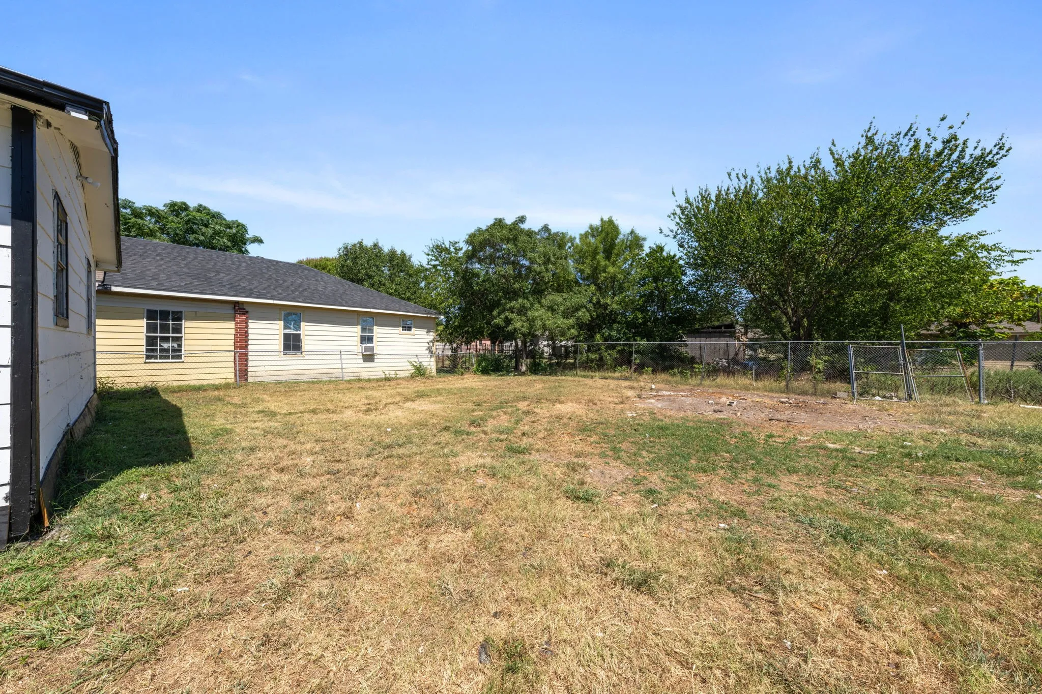Single Family Residence For Sale in Dallas County , 7923 S Nassau Circle, Dallas, Texas 75217, 4 Bedroom, 2 Bathroom, Garage spaces, 1,248 Sqft, built in 1950, mls#21345963, Real Estate Agent in Dallas, Homes For Sale in Dallas county, Homes For Sale in Dallas, Realtor in Dallas Texas, Real Estate Brokerage Independent Realty Texas, Luminita Cordes Realtor