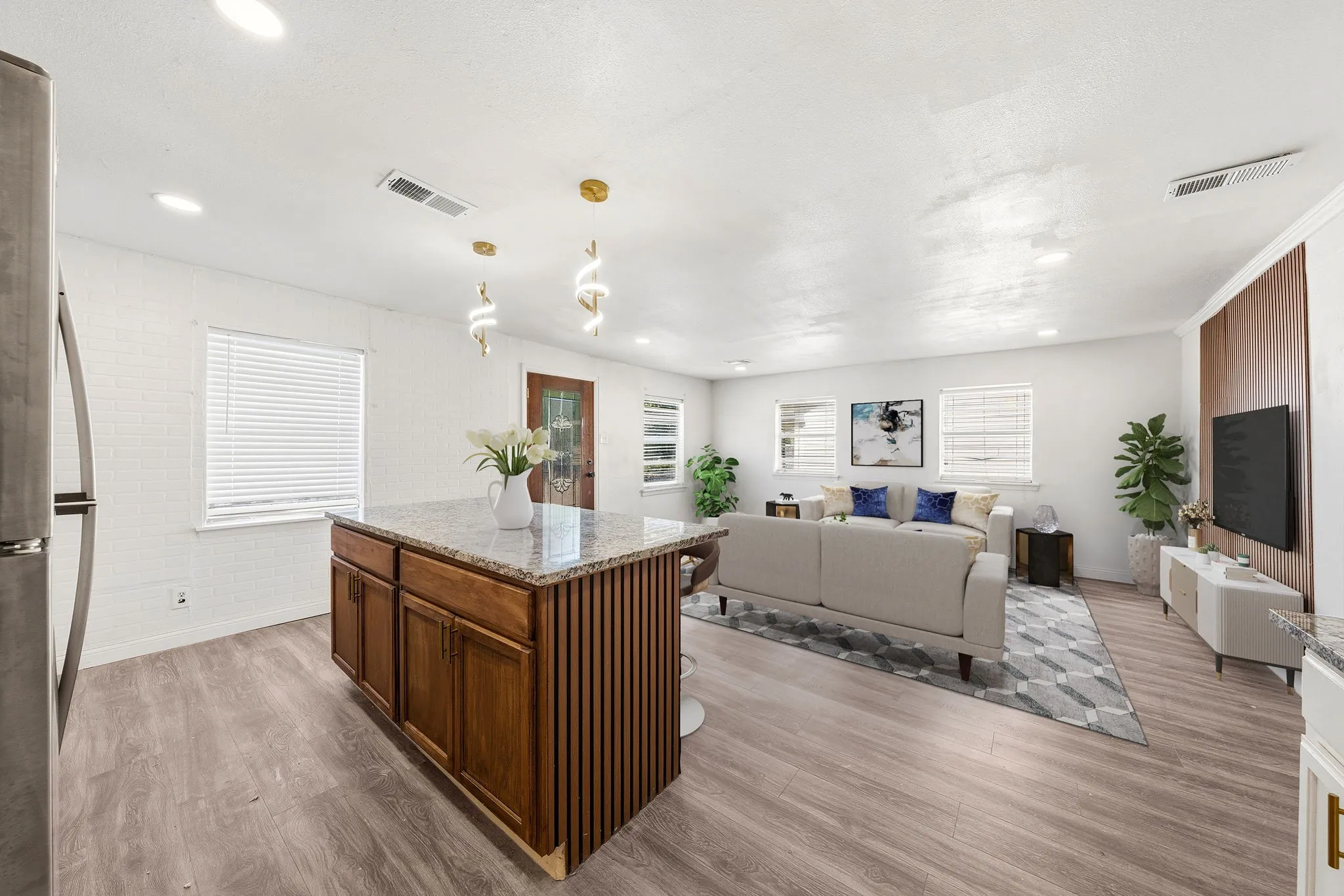 Single Family Residence For Sale in Dallas County , 7923 S Nassau Circle, Dallas, Texas 75217, 4 Bedroom, 2 Bathroom, Garage spaces, 1,248 Sqft, built in 1950, mls#21345963, Real Estate Agent in Dallas, Homes For Sale in Dallas county, Homes For Sale in Dallas, Realtor in Dallas Texas, Real Estate Brokerage Independent Realty Texas, Luminita Cordes Realtor