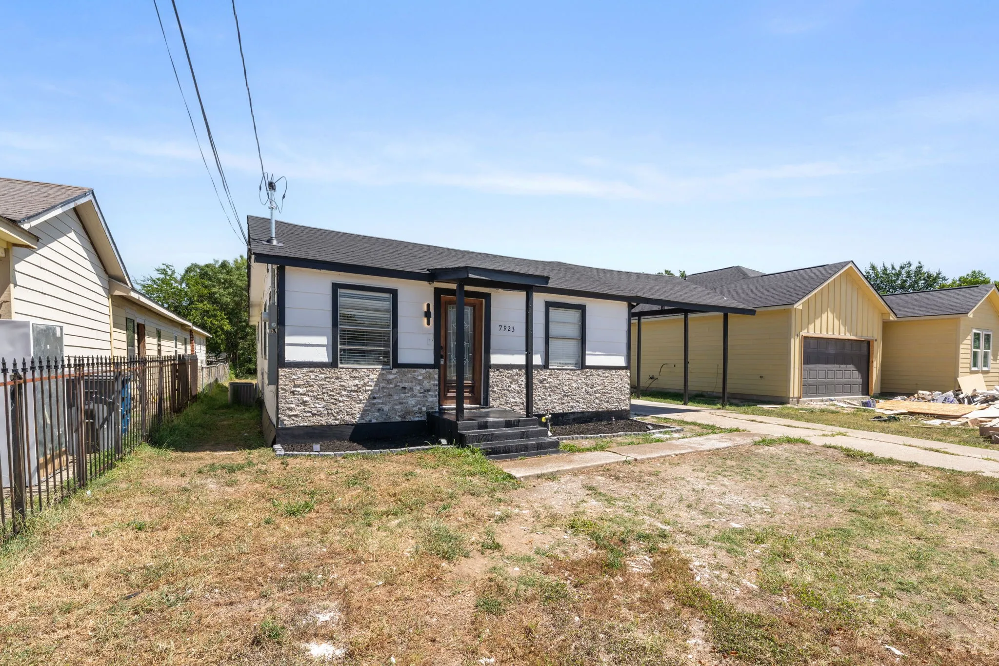 Single Family Residence For Sale in Dallas County , 7923 S Nassau Circle, Dallas, Texas 75217, 4 Bedroom, 2 Bathroom, Garage spaces, 1,248 Sqft, built in 1950, mls#21345963, Real Estate Agent in Dallas, Homes For Sale in Dallas county, Homes For Sale in Dallas, Realtor in Dallas Texas, Real Estate Brokerage Independent Realty Texas, Luminita Cordes Realtor