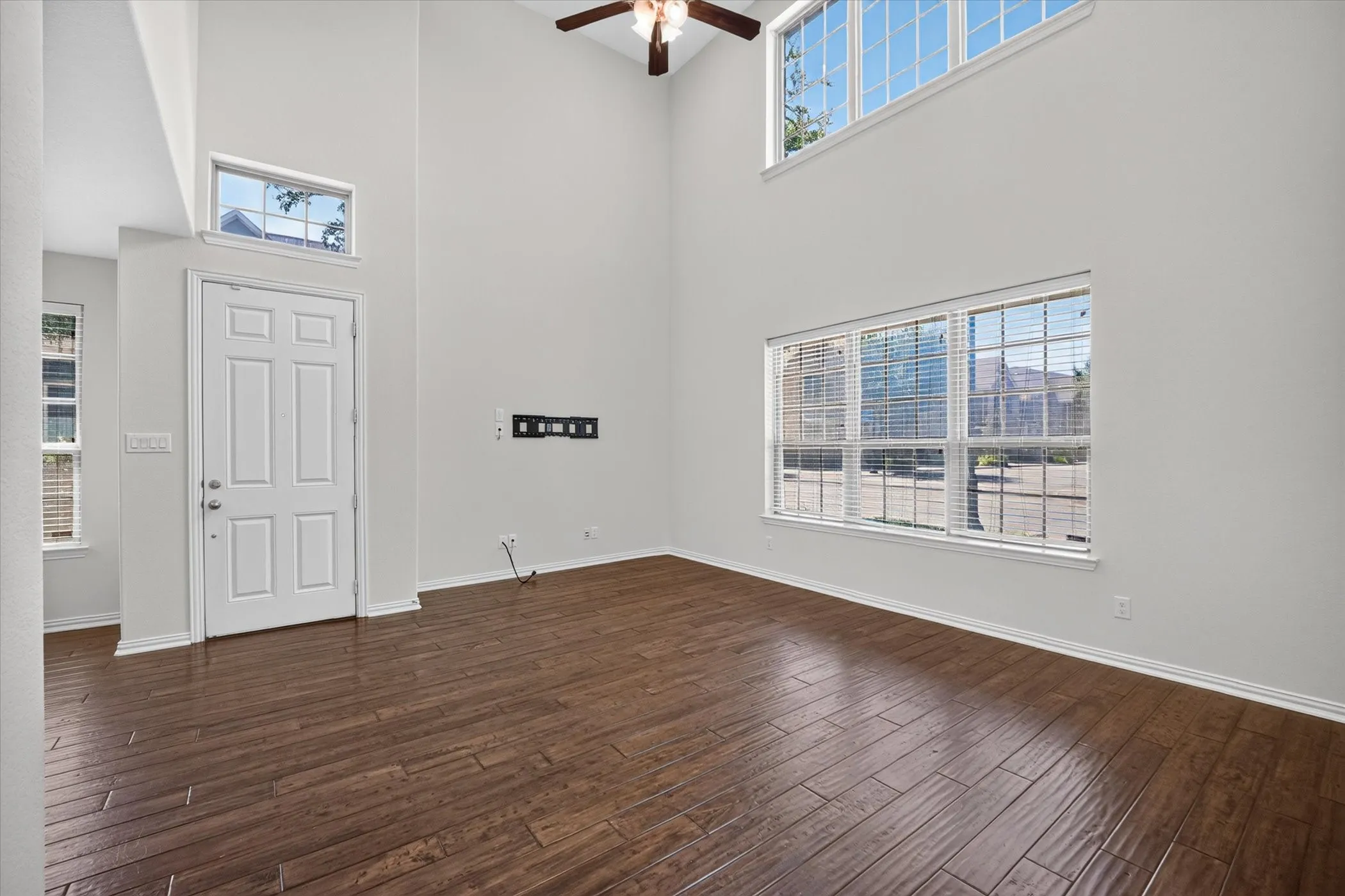 Townhouse For Sale in Dallas County , 233 Brick Row Drive, Richardson, Texas 75081, 3 Bedroom, 3 Bathroom, 2 Garage spaces, 1,669 Sqft, built in 2012, mls#21345235, Real Estate Agent in Richardson, Homes For Sale in Dallas county, Homes For Sale in Richardson, Realtor in Richardson Texas, Real Estate Brokerage Independent Realty Texas, Luminita Cordes Realtor