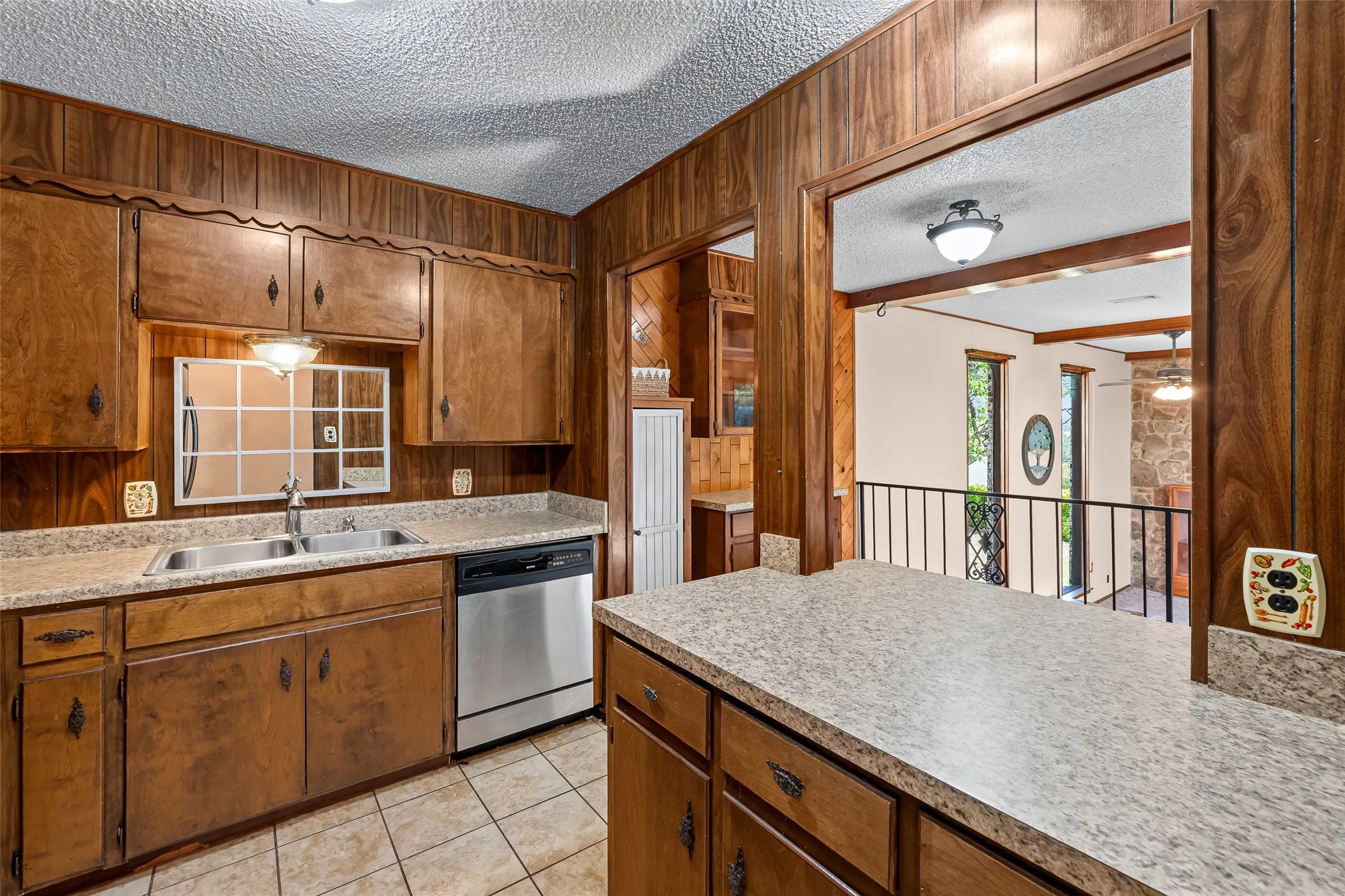 Cozy kitchen with large counter/bar with eating space