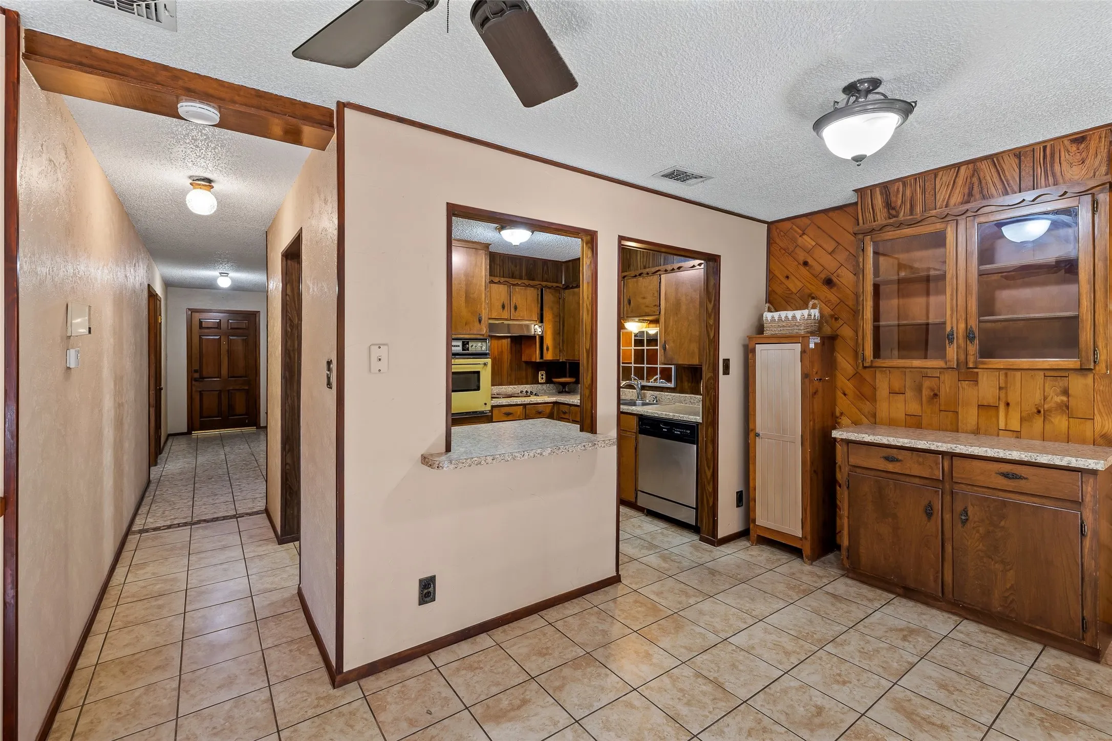 Dining with built ins