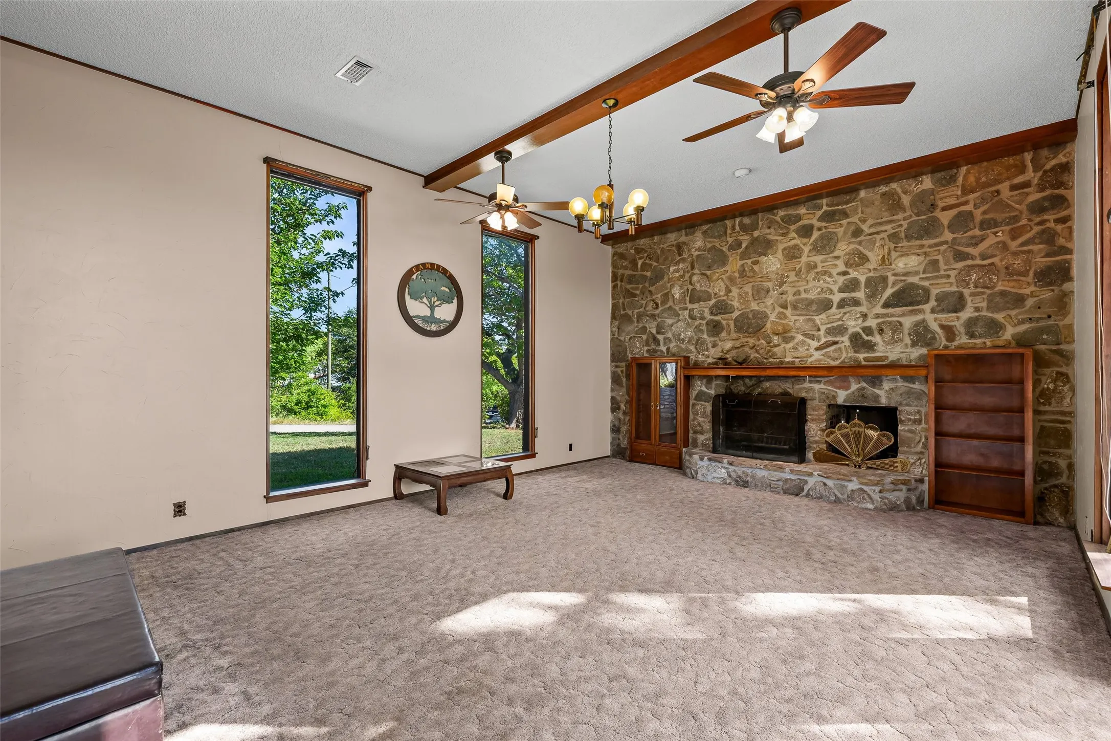 Bright and open living area. Natural light
